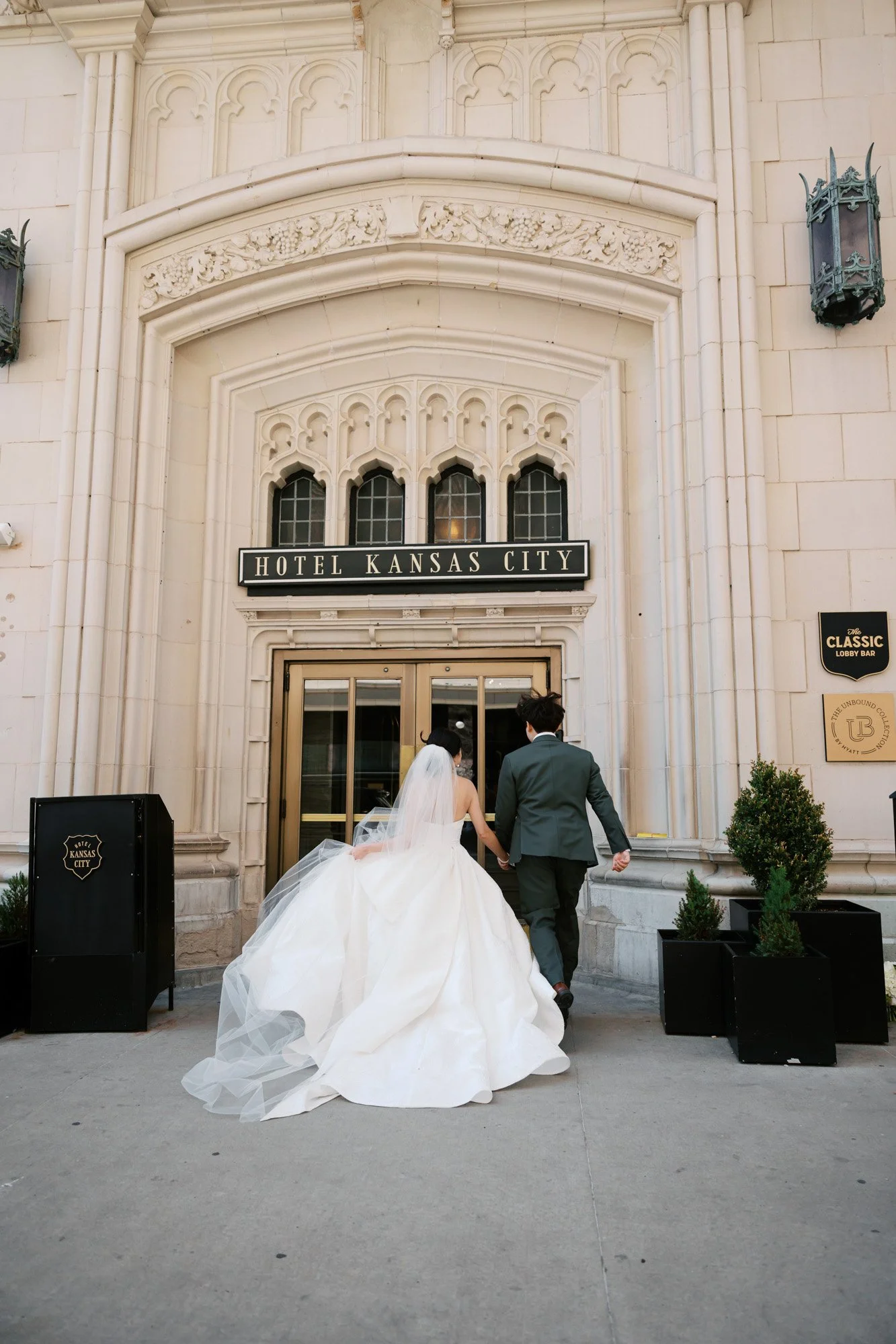 Bride and Groom Portraits Hotel Kansas City by Monphotography