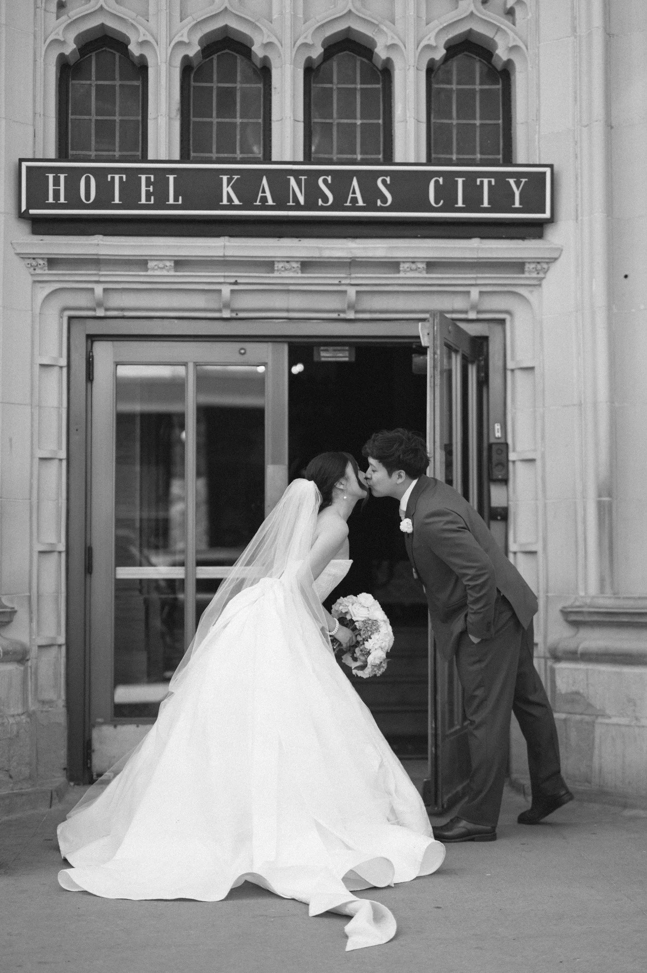 Bride and Groom Portraits Hotel Kansas City by Monphotography