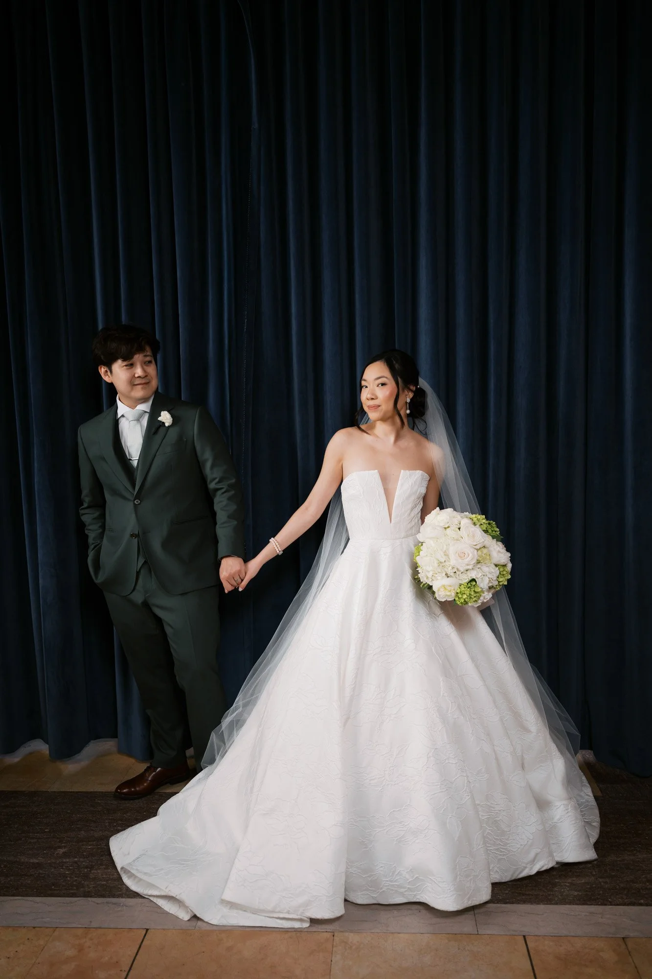 Bride and Groom Portraits Hotel Kansas City by Monphotography