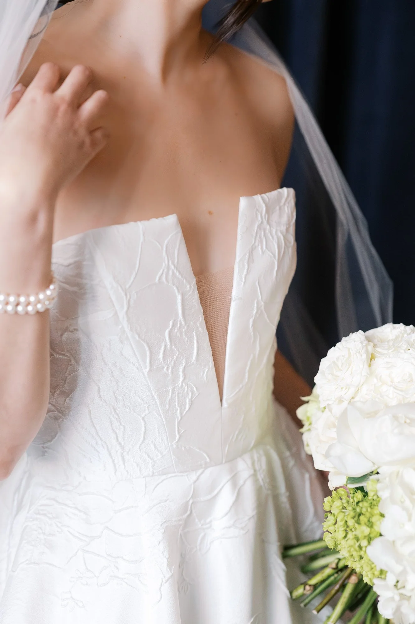 Bride and Groom Portraits Hotel Kansas City by Monphotography