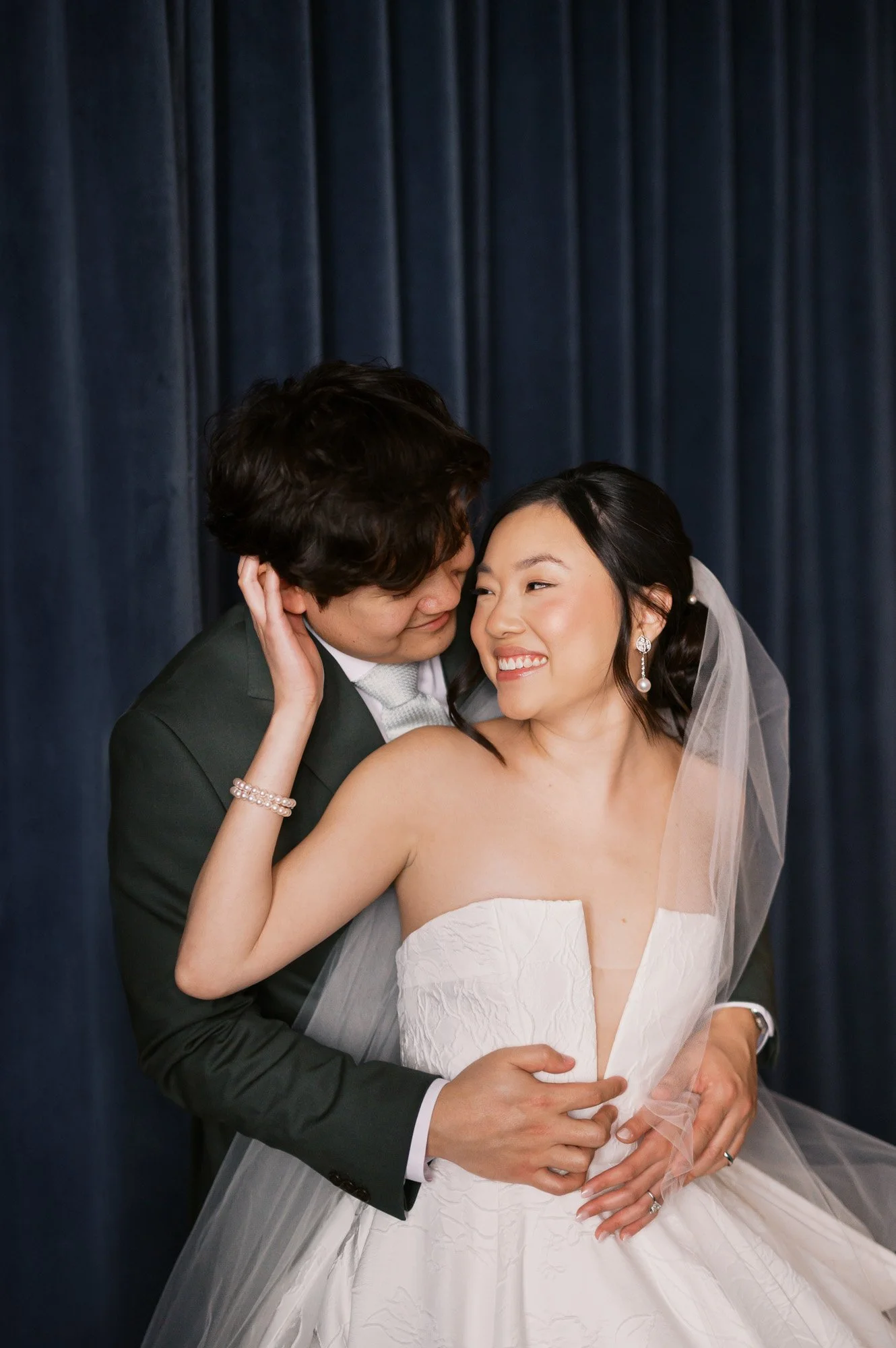 Bride and Groom Portraits Hotel Kansas City by Monphotography