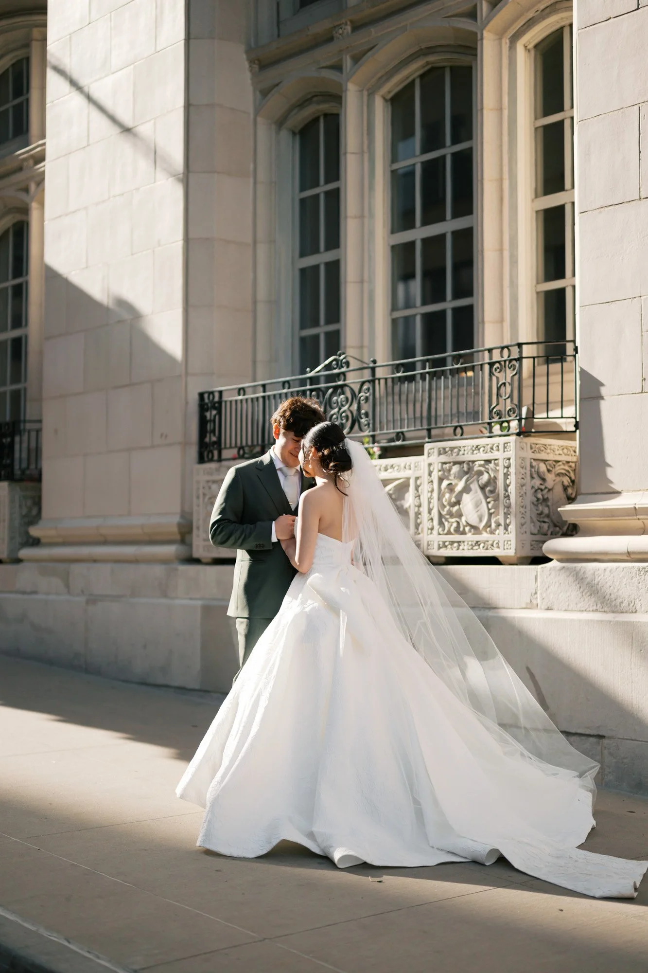 Bride and Groom Portraits Hotel Kansas City by Monphotography