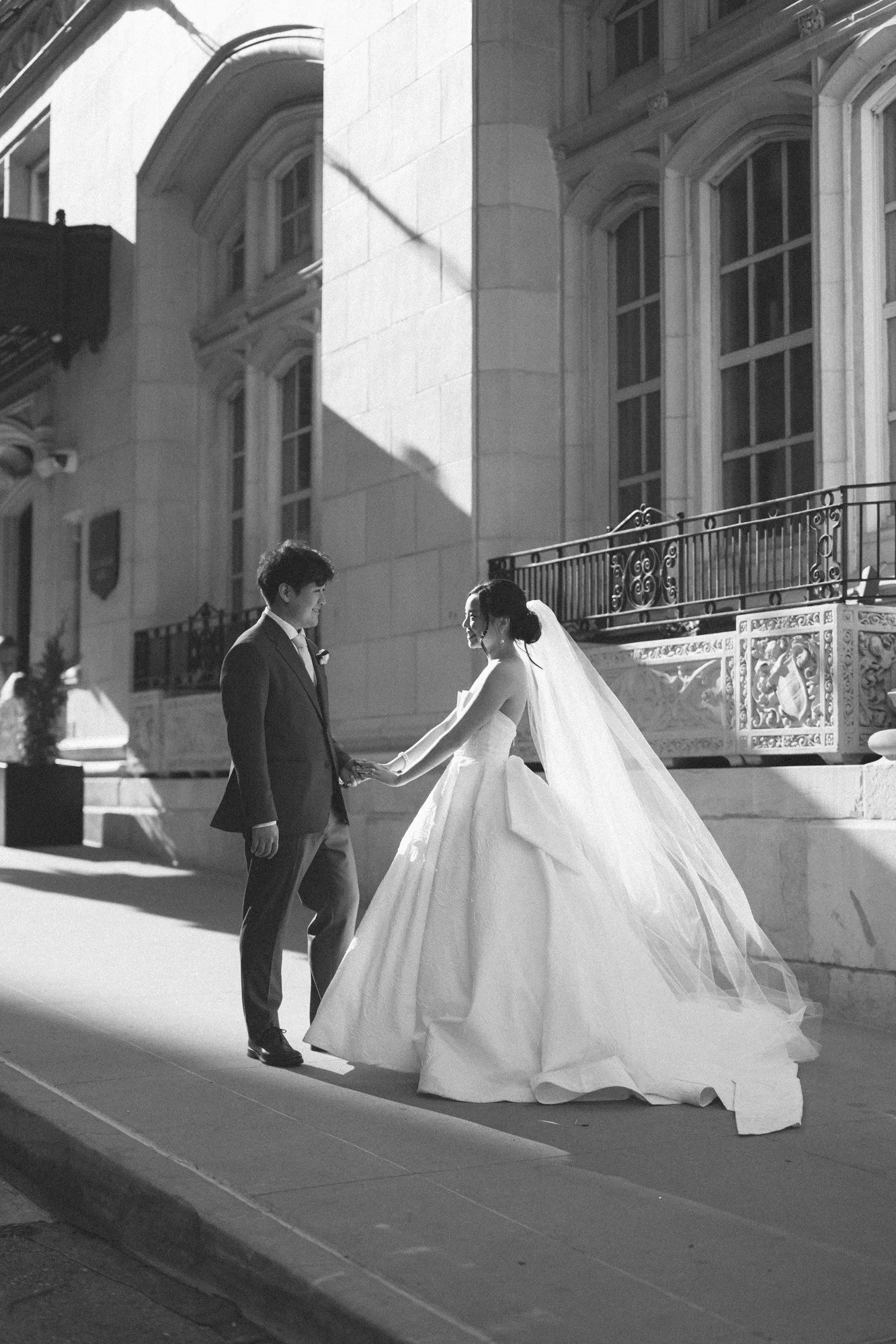 Bride and Groom Portraits Hotel Kansas City by Monphotography