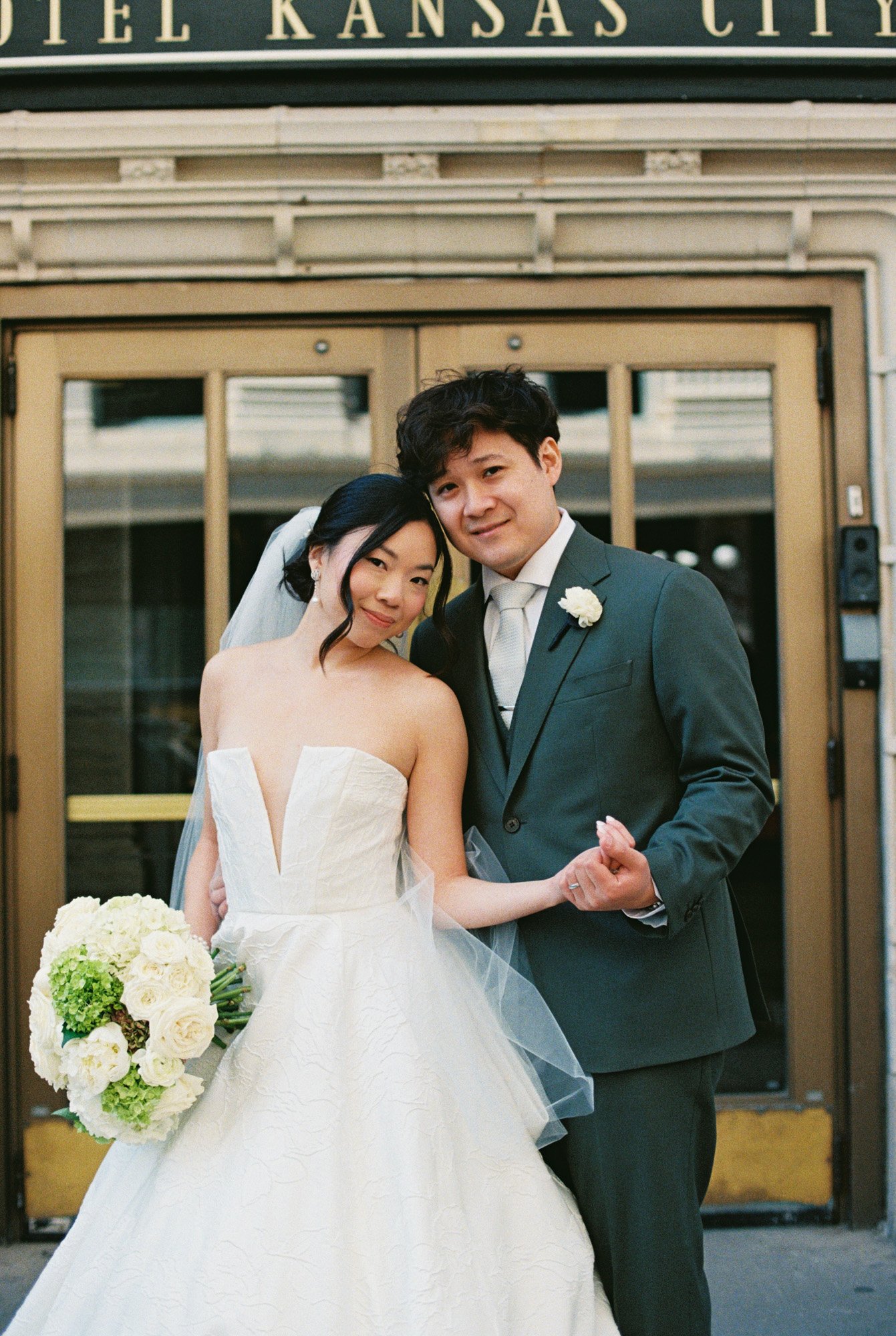 Bride and Groom Portraits Hotel Kansas City by Monphotography