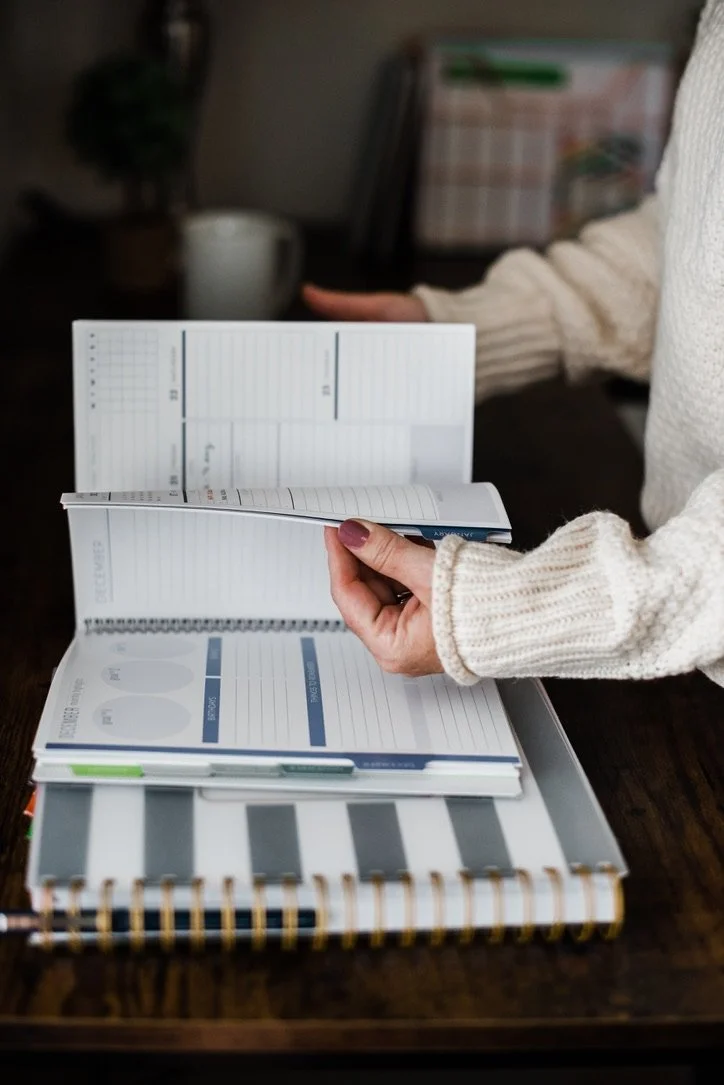 Virtual assistant looks through business planners and strategic to-do lists