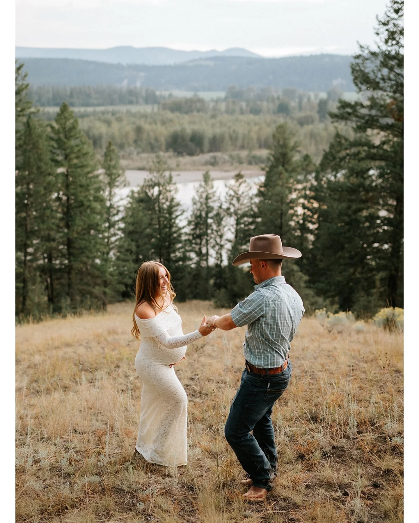As soon as I thought about sharing some of this session I knew exactly which song I wanted to go along with it.
These two. 🫶
I had the pleasure of photographing their wedding a few years ago, and then this. Meeting on their property, where we moved 