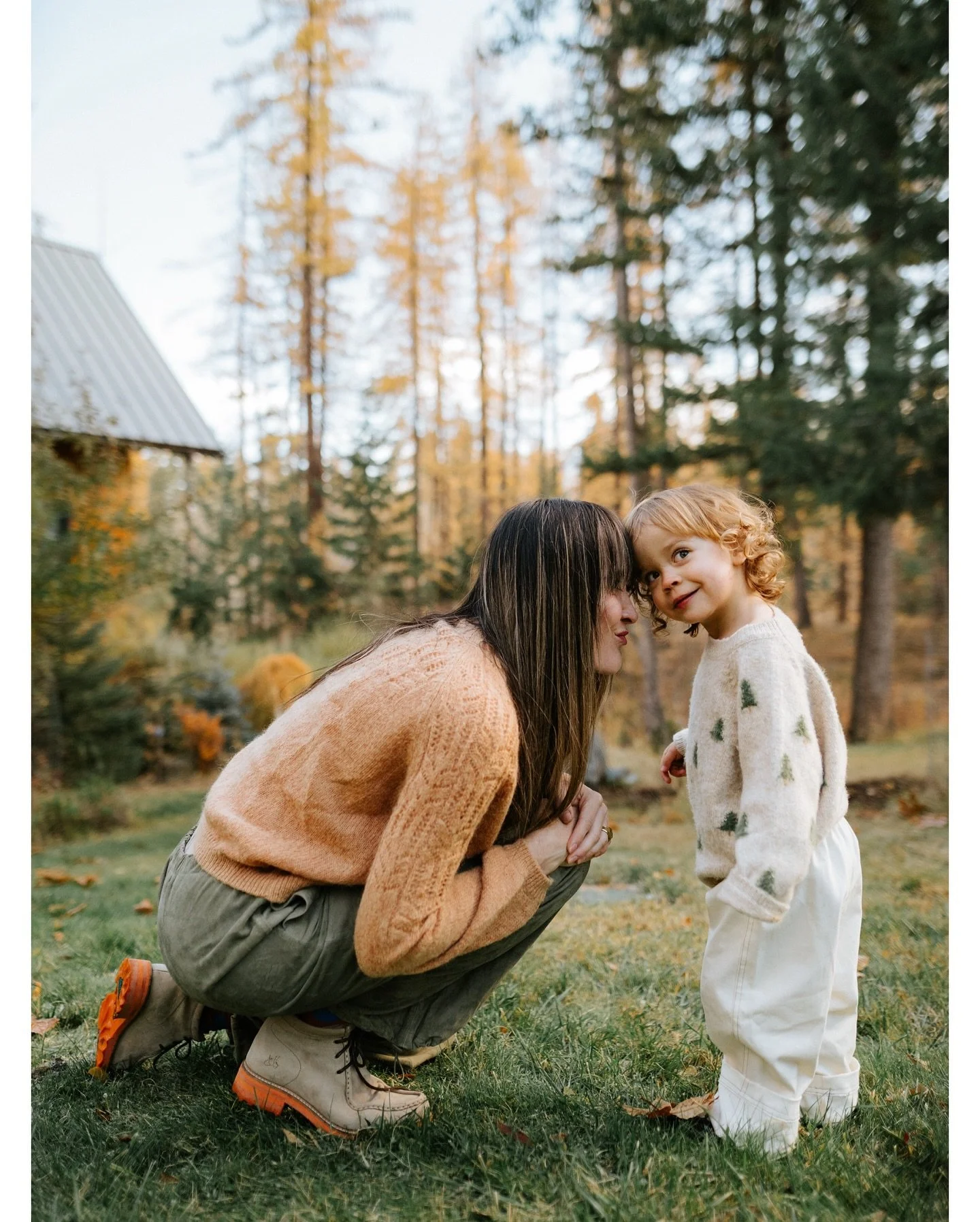 Autumn and I have a love-hate relationship. 🍁🍂
Every year I say I am going to take on less work because I get so backlogged at this time of year trying to fit in all the shoots that I don&rsquo;t have enough time to sit down to do the  editing. 

Y