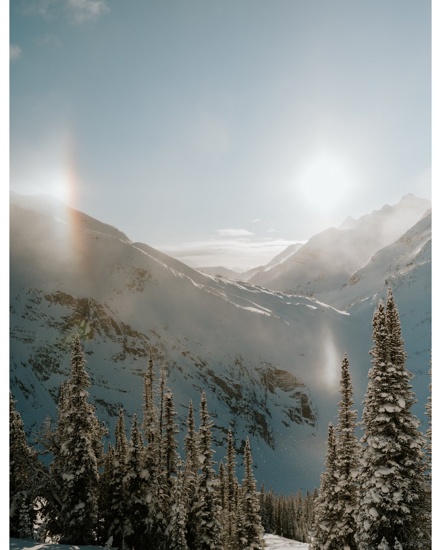 December is here my friends! 
Over the past couple of years I have intentionally tried to limit my bookings for this month. But right now (and with the magical wonders of having daycare finally 🙌🏽) I have space for a few more sessions during this f