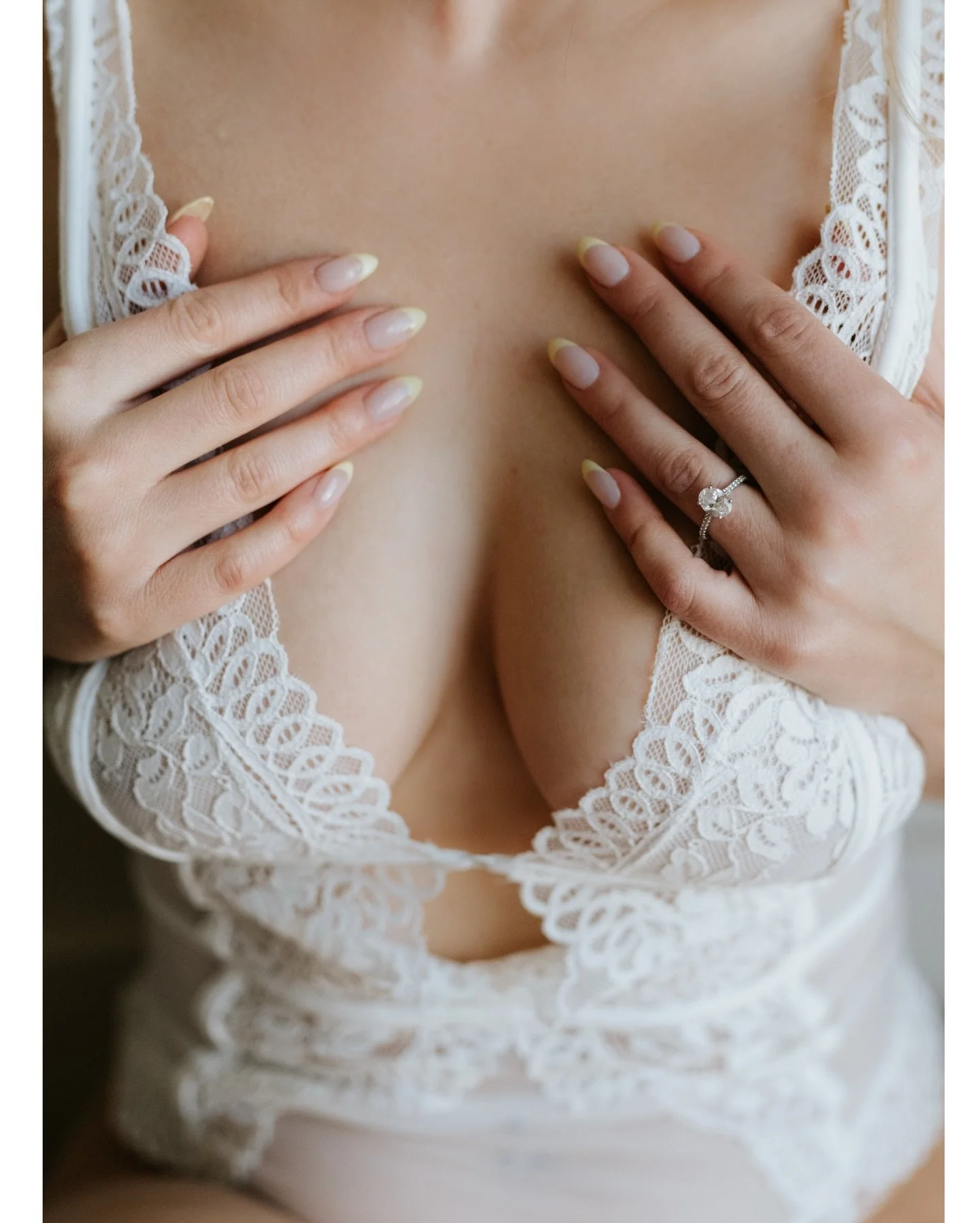 Well hello. 👋🏽
I generally share my more intimate images over at @meadowsweetboudoir but this post is to spread the word.

If you have always wanted to throw caution to the wind and make art of yourself, feel safe &amp; sexy while generally laughin