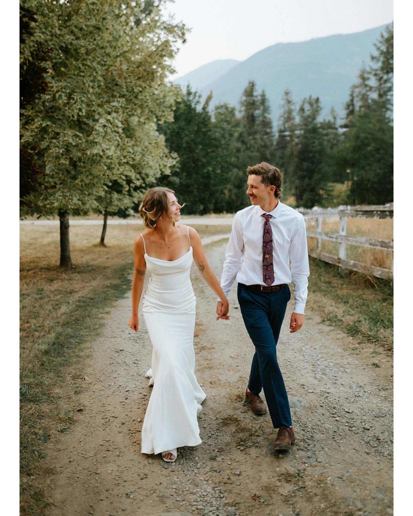 If you are planning a backyard garden party kind of wedding, here is a little eye candy for ya. 🥂

Bryn &amp; Chris 😍