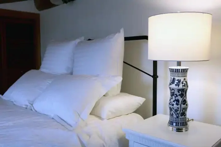 bedroom .jpg