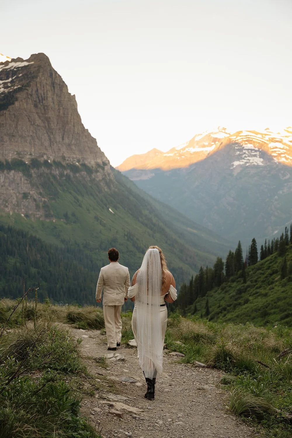 couple has first look at Glacier National Park elopement