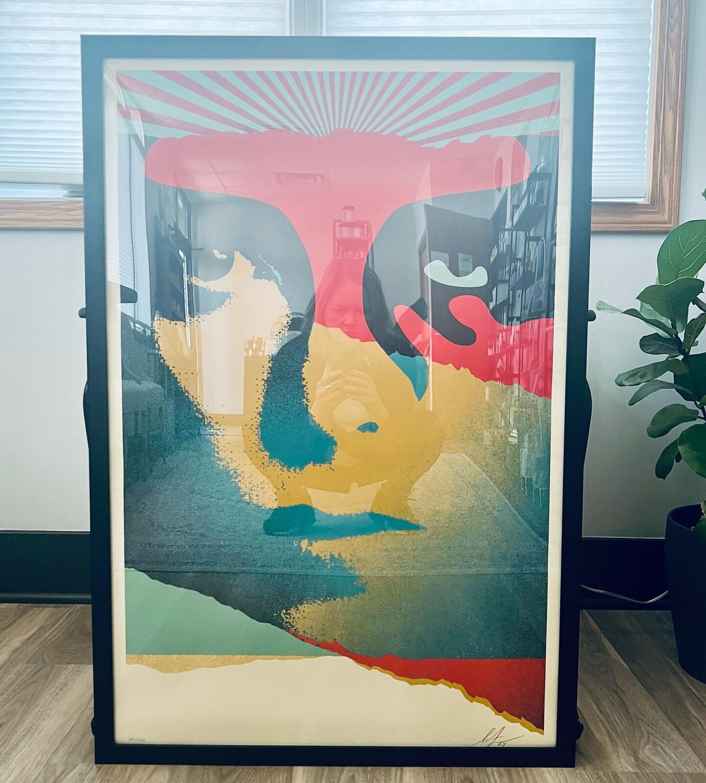 Welcome to the gallery, Mr. Bowie. 😍

Shepard Fairey &quot;A Cracked Icon&quot; 2024. 
Read the story behind this beauty @obeygiant 

The clinic gallery has several Shepard Fairey pieces, but this is my absolute favorite. 

#supportartists #streetar