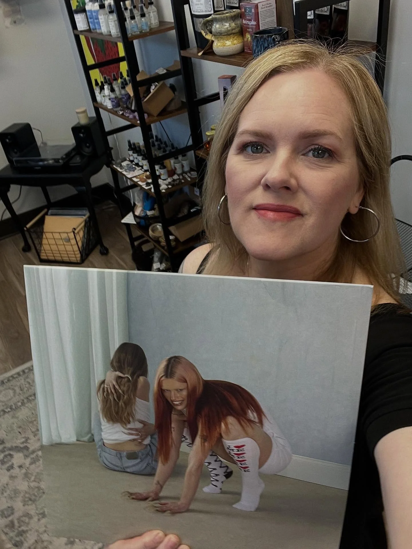 Me and #wetleg are back with rock n roll Friday and &quot;Moisturizer.&quot; Thisnisnonenof my favorite releases this year. If you haven't heard wetleg, you need to. ✨🖤

#mangetout #davinamccall #pillowtalk #rocknrollfriday #clinicturntable #casualf