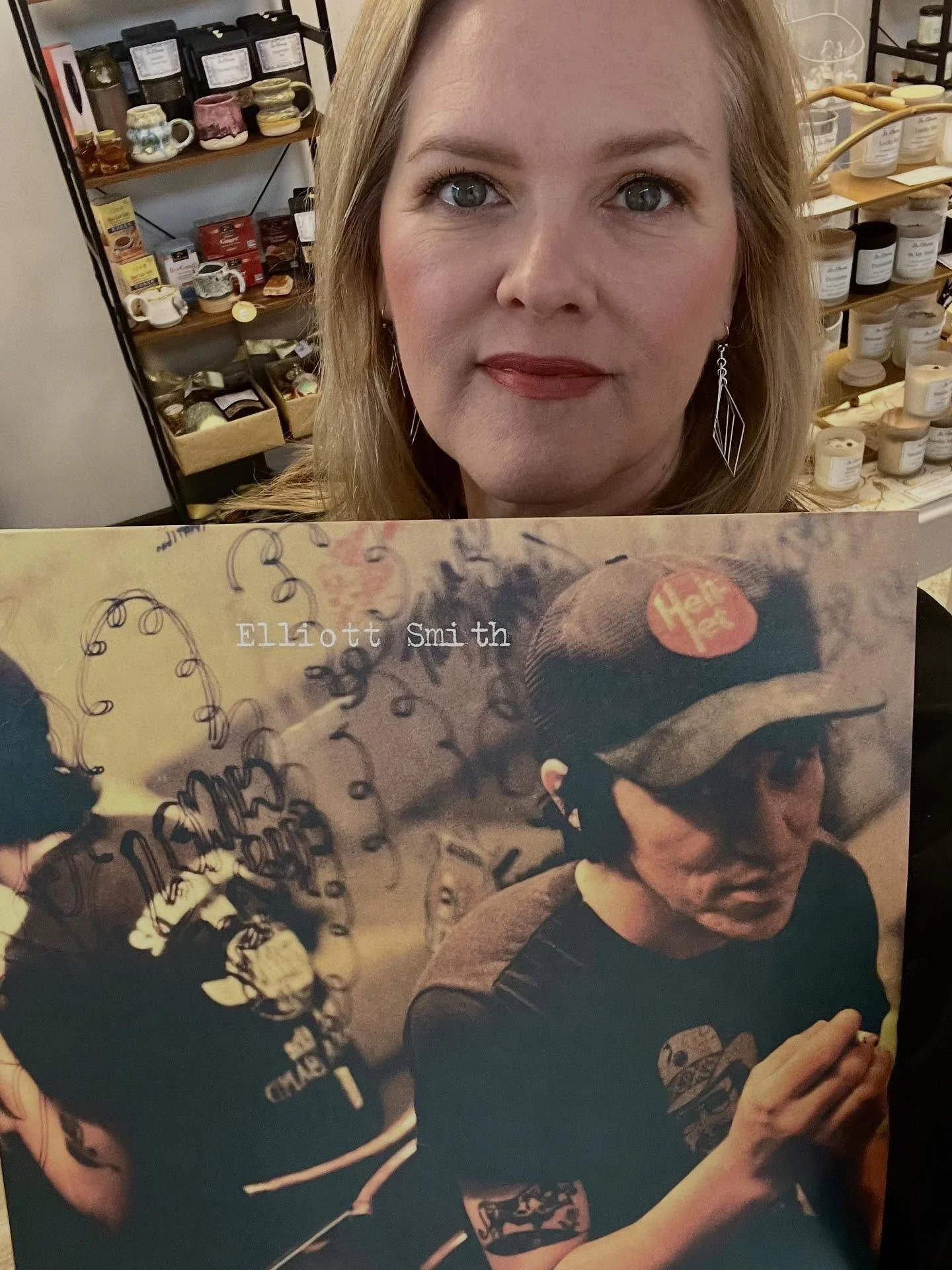 A little melancholy and a whole lot of beauty on this rock n roll Friday. This is the perfect autumn album. Elliott Smith. IYKYK. 🖤✨

#eitheror #elliottsmith #autumnvibes #angeles #betweenthebars #sayyes #icouldbeanotherfooloranexceptiontotherule #r