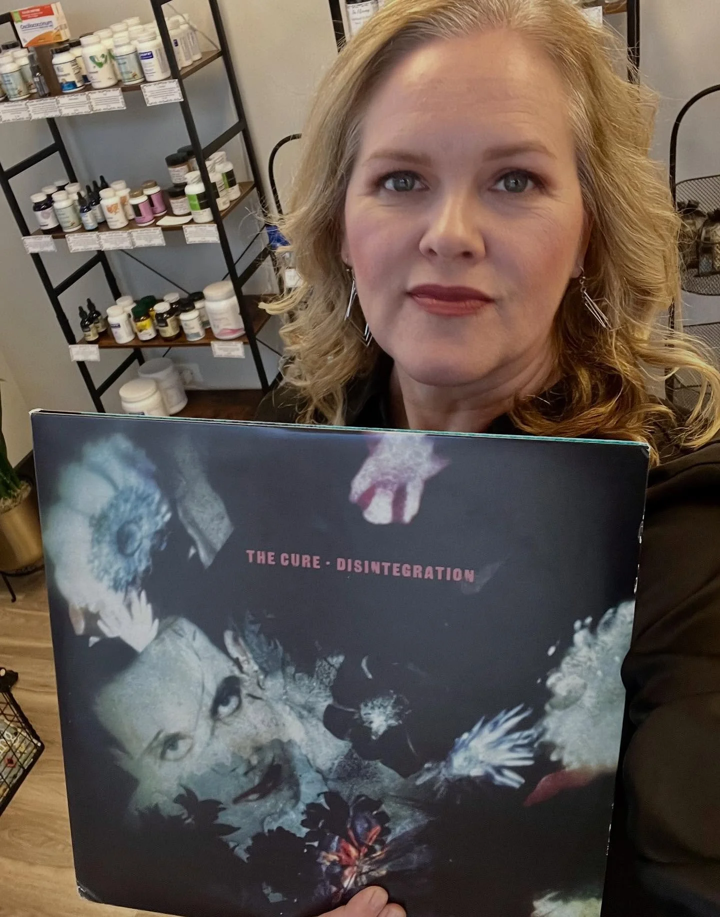 There are a few albums that I only play in autumn. &quot;Disintegration&quot; is among them. This beautiful, moody, swirling soundscape lights me all the way up while being just the right amount of melancholy. Calm and chaos at once. ✨🖤

Enjoy your 