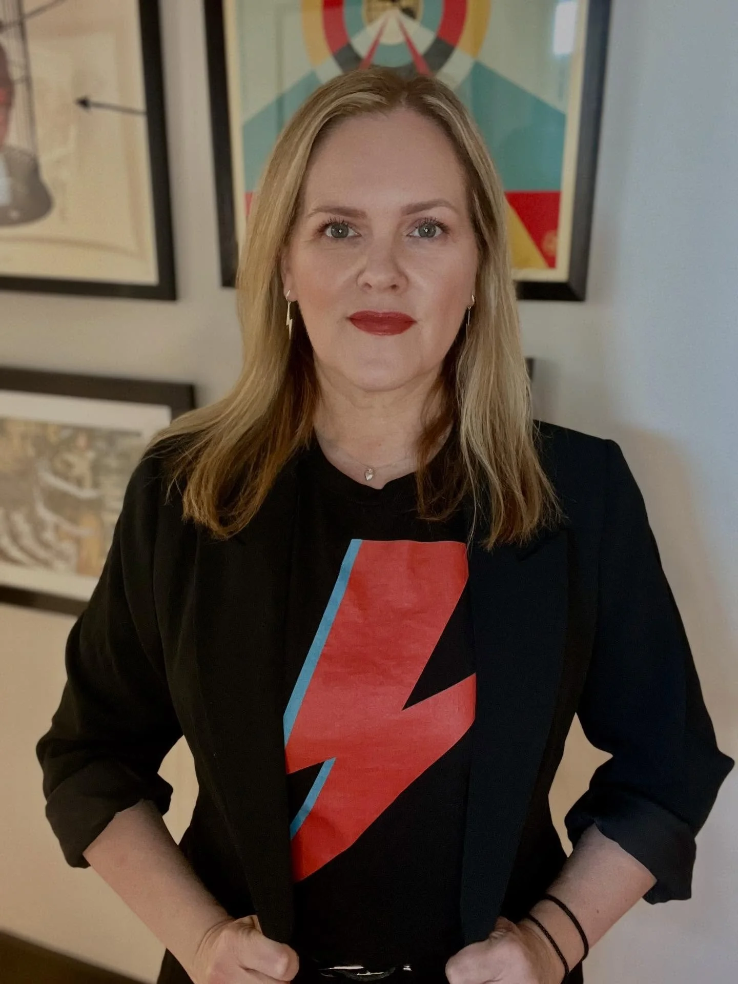 Welcome to the first #rocknrollfriday of 2026! I know I've spun #theriseandfallofziggystardustandthespidersfrommars previously, but it is almost the Starman's birthday, and I woke up with the desire to wear this shirt, so here we are. 

Happy 2026. I