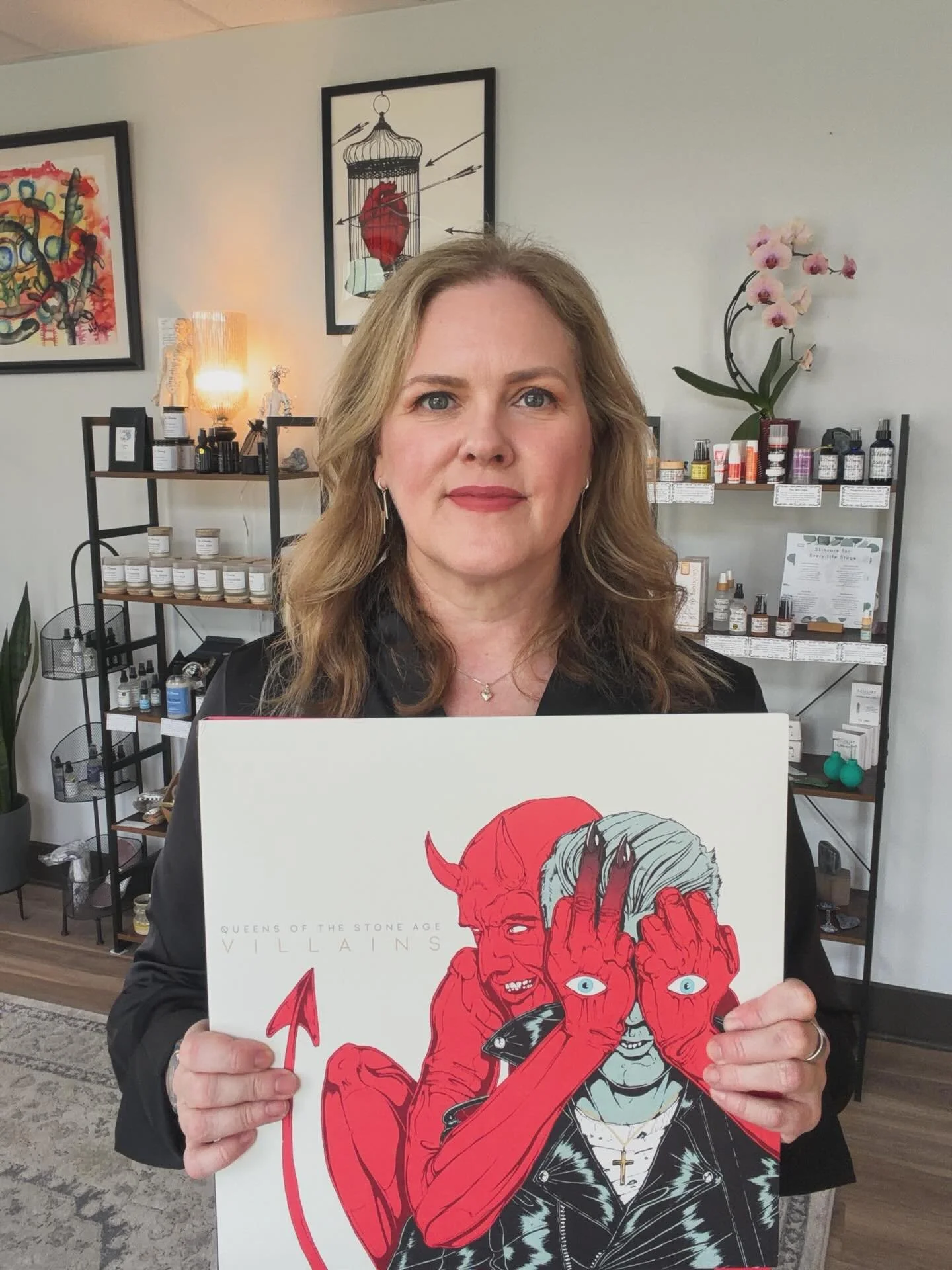 This #rocknrollfriday I'm spinning @queensofthestoneage's "Villains." I admit this is formerly their least played album in my collection, but has been on heavy rotation the past few weeks. It hits just right from the heartbeat of the bass l