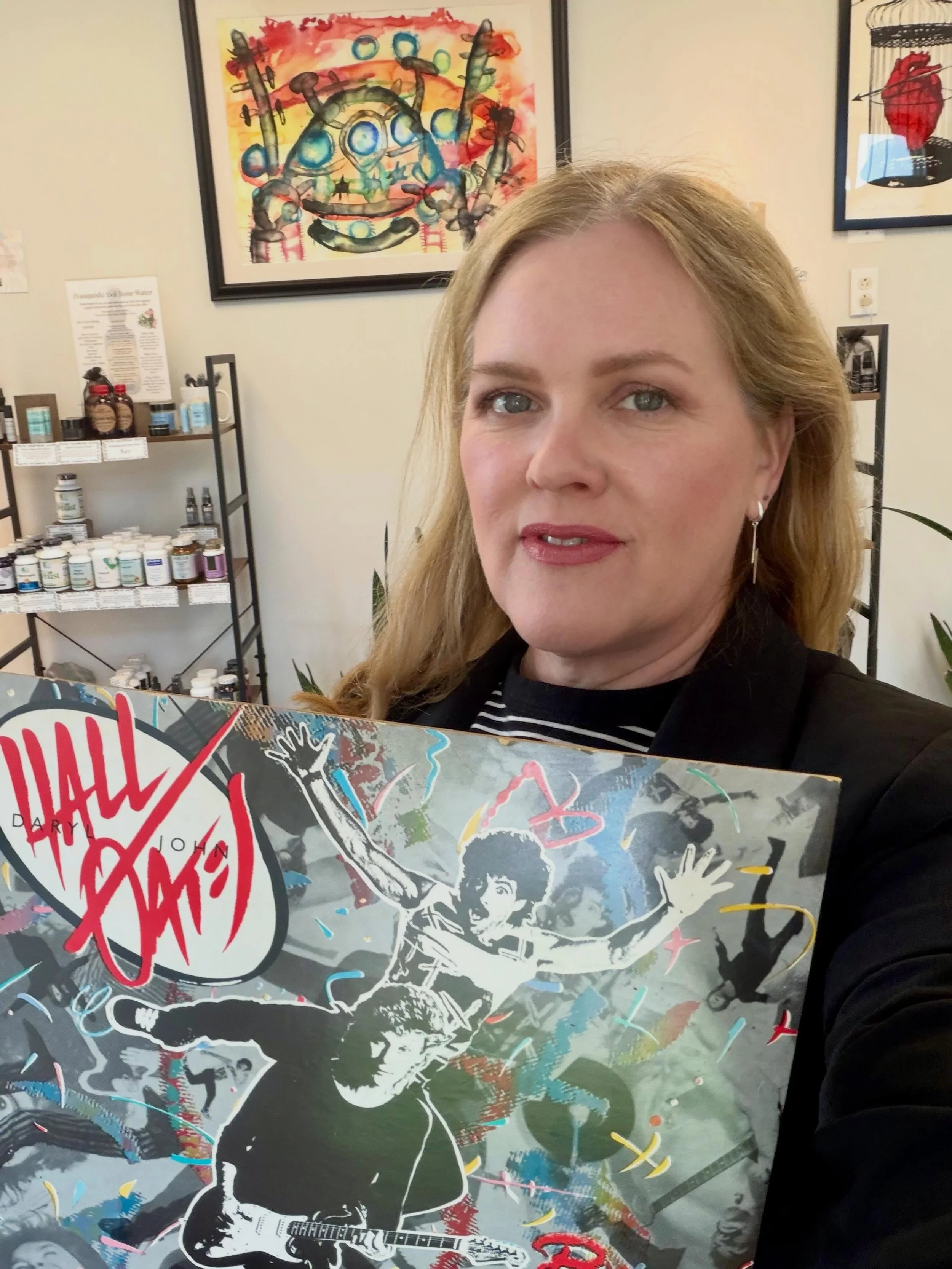 Today's #rocknrollfriday election is Hall and Oates' "Big Bam Boom." This is my first listen to the entire album and I recognize a couple songs: Out of Touch and Method of Modern Love. These guys have quite the catalog and quite the history