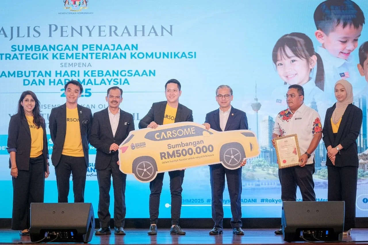HKHM 2025 Cheque Handover.jpg