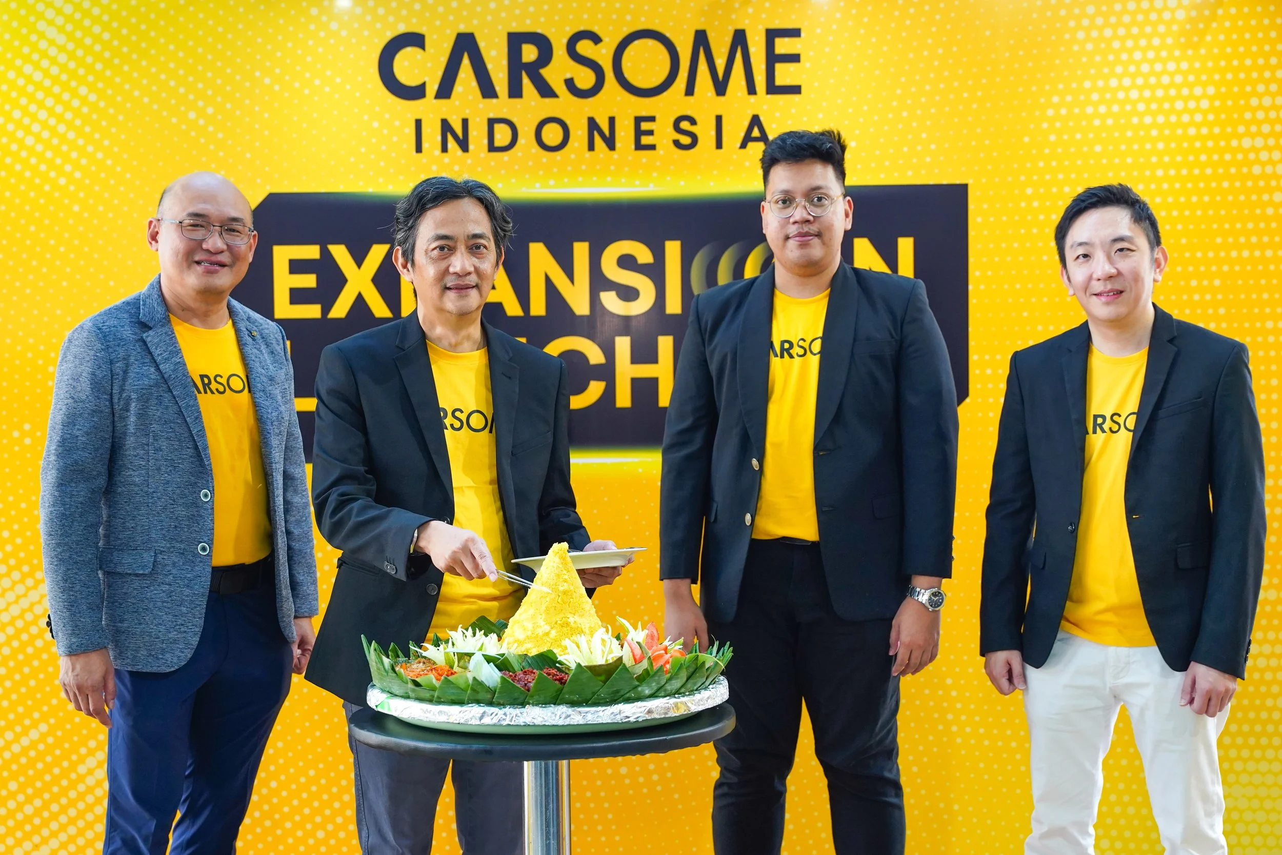 Upacara Pemotongan Tumpeng di CARSOME Showroom BSD Junction, Jakarta (2).jpg