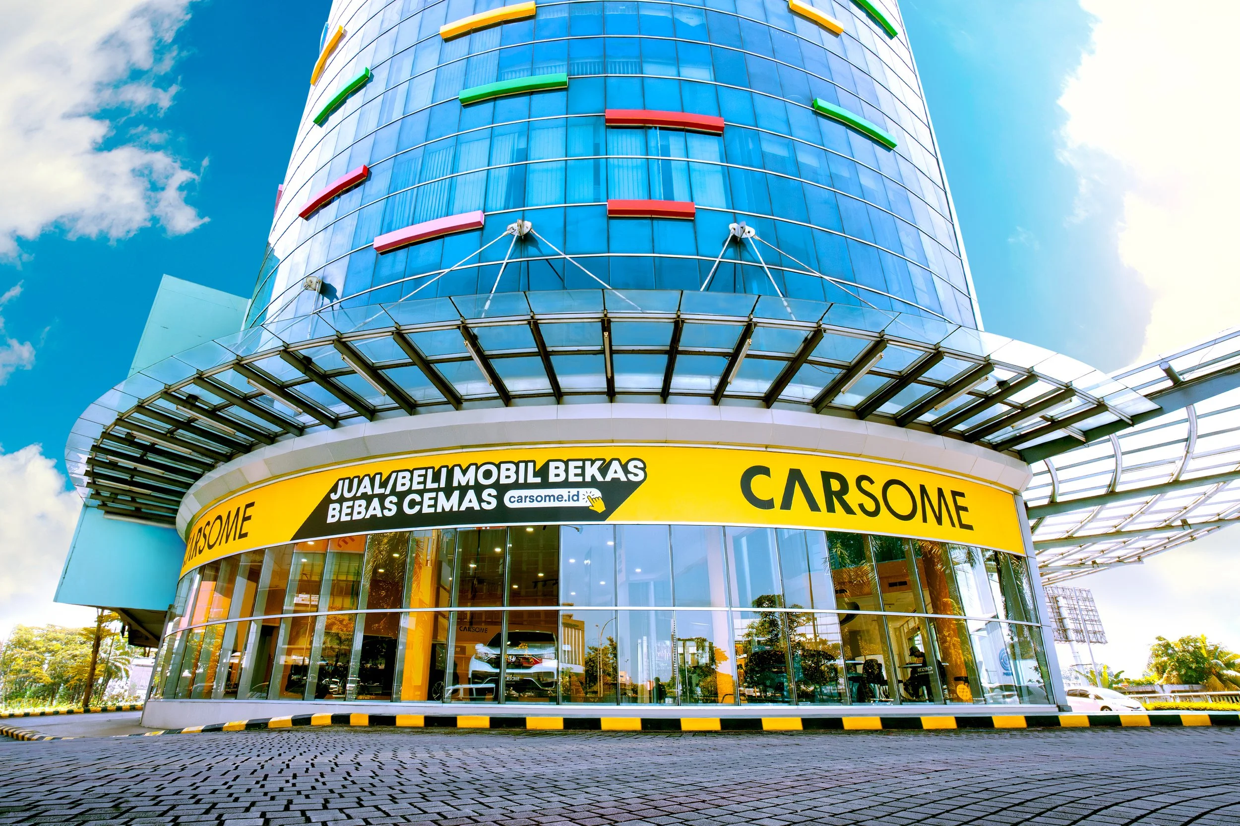 CARSOME Showroom BSD Junction.jpg
