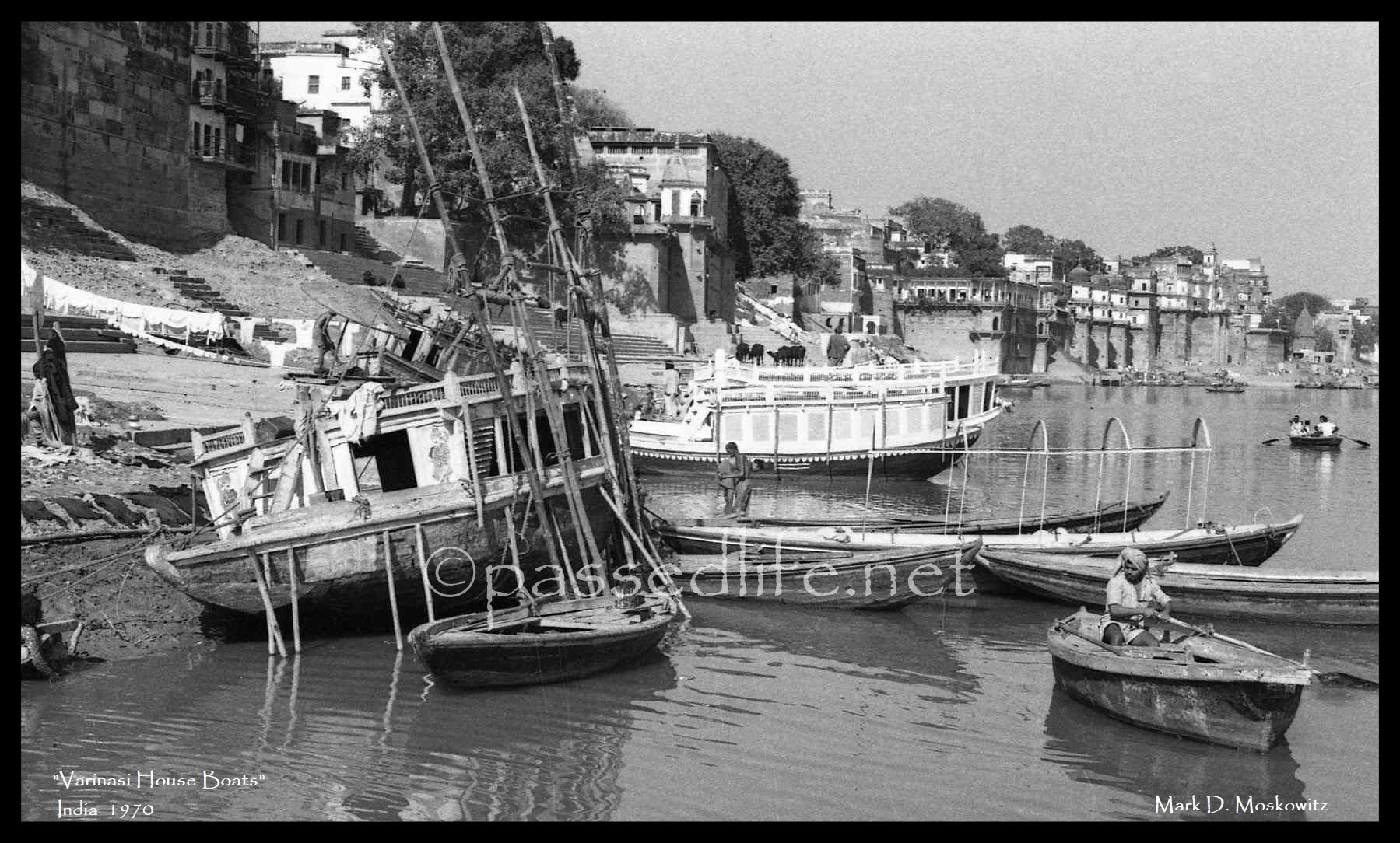 Varanasi House Boats Titled-01 (1).jpeg