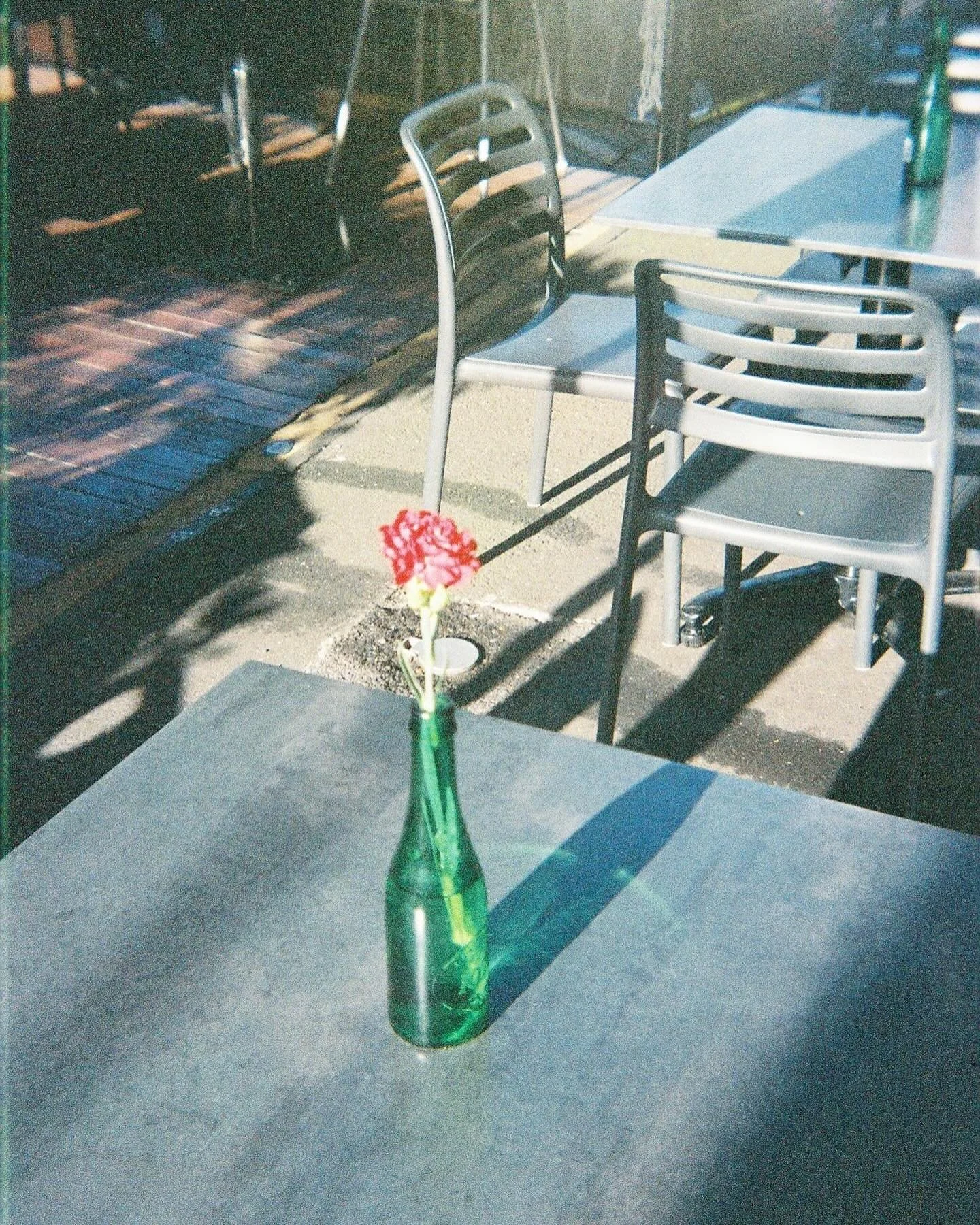 Cafe culture in Melbourne. (I&rsquo;m still playing with 35mm film). 🎞️