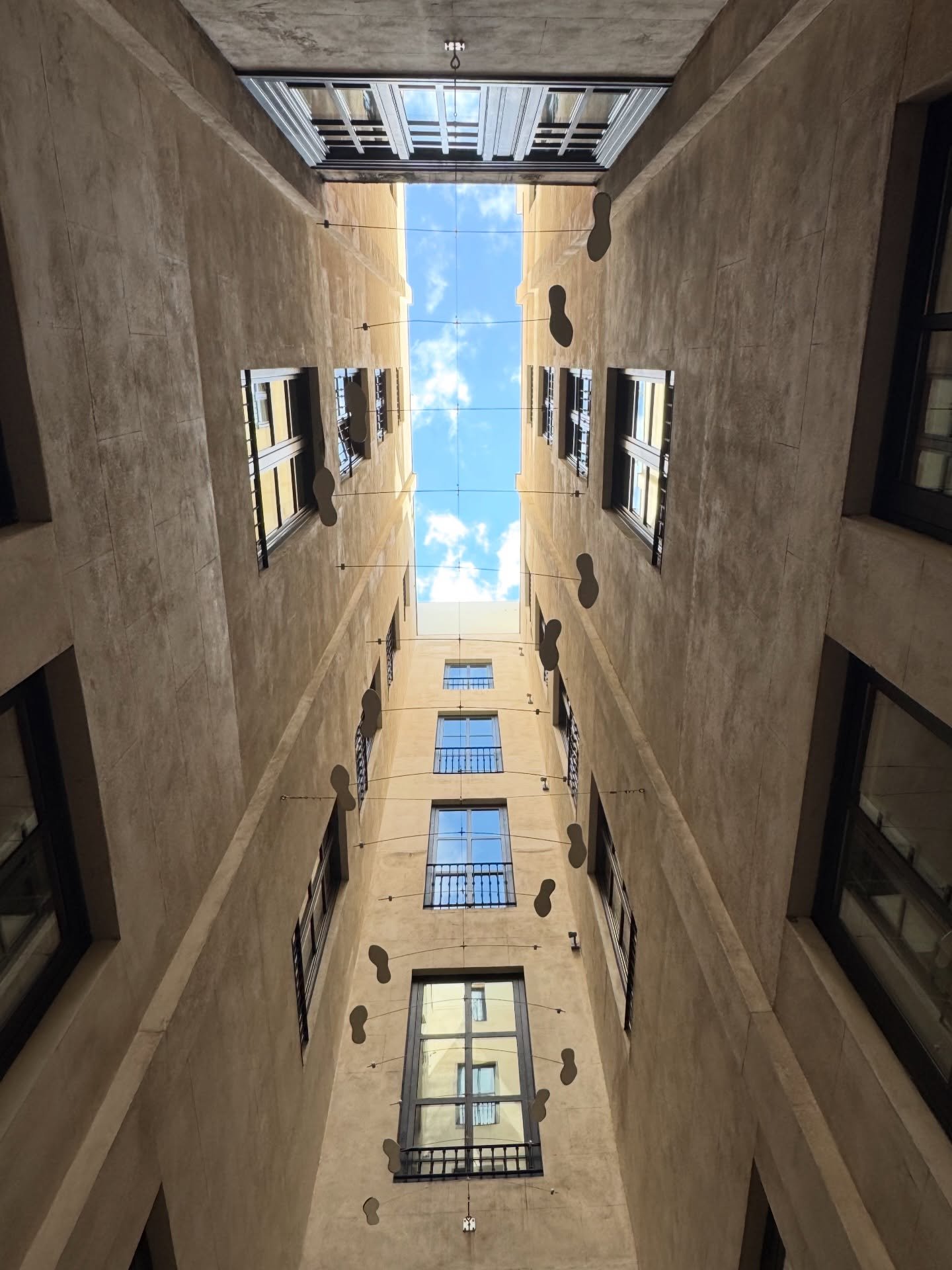 Monday morning - looking up.

#designlife #architecture #everydaybeautiful #barcelonavibes #currently