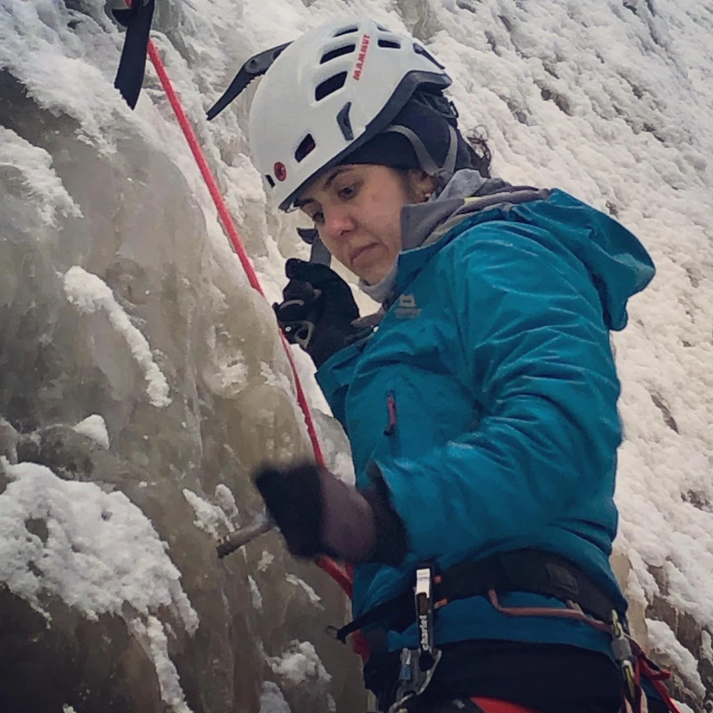 Maryam cleaning screws on Maltbränna