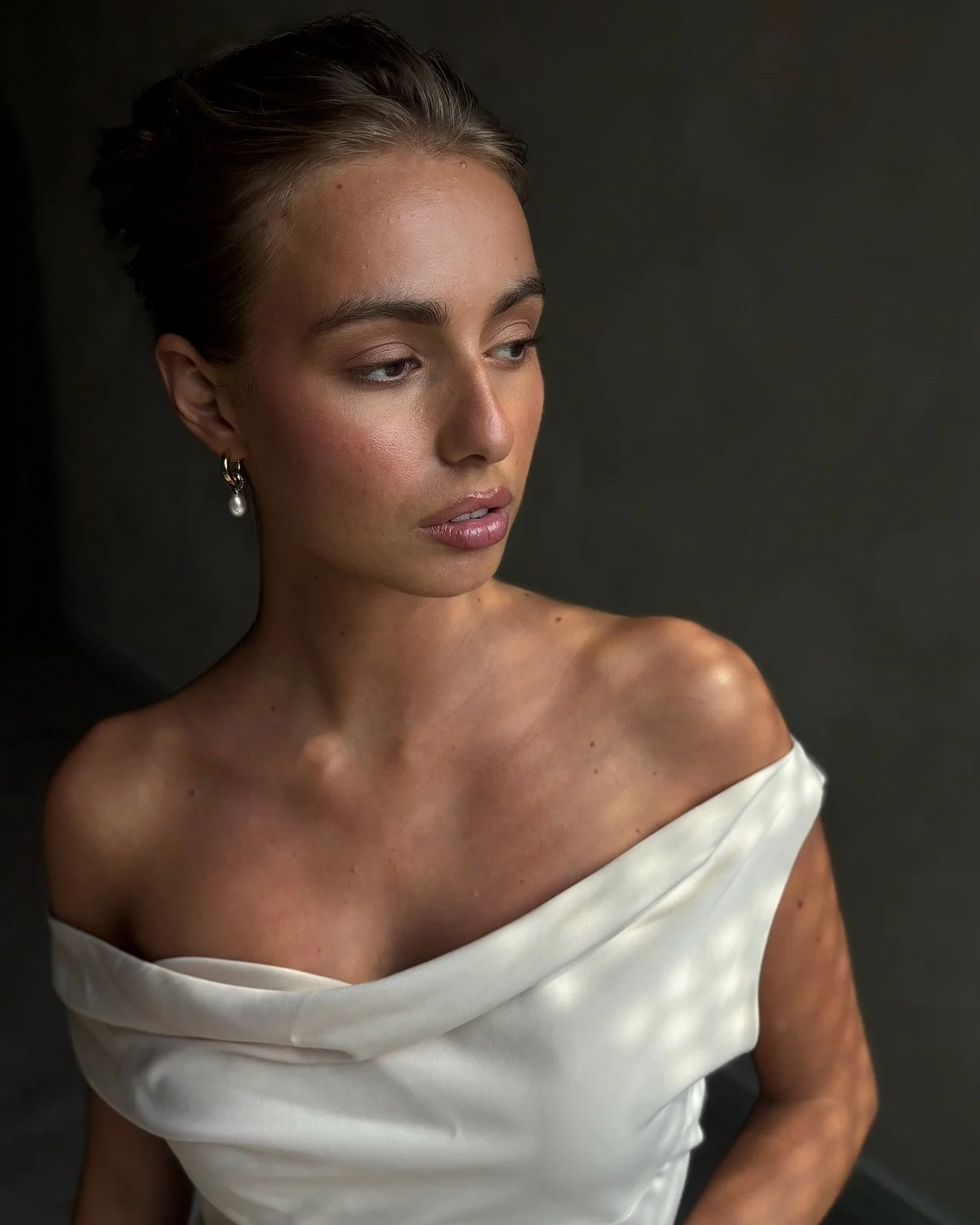 I HAVE AN ANNOUNCEMENT📣
My diary for 2027 is now officially open! Some dates have already gone to my waitlist, contact me today to book your bridal booking with me ☁️✨
Makeup @makeupbycarliex 
Hair @byhollieparsonsbridal 
Model @millieeasterr 
Stu