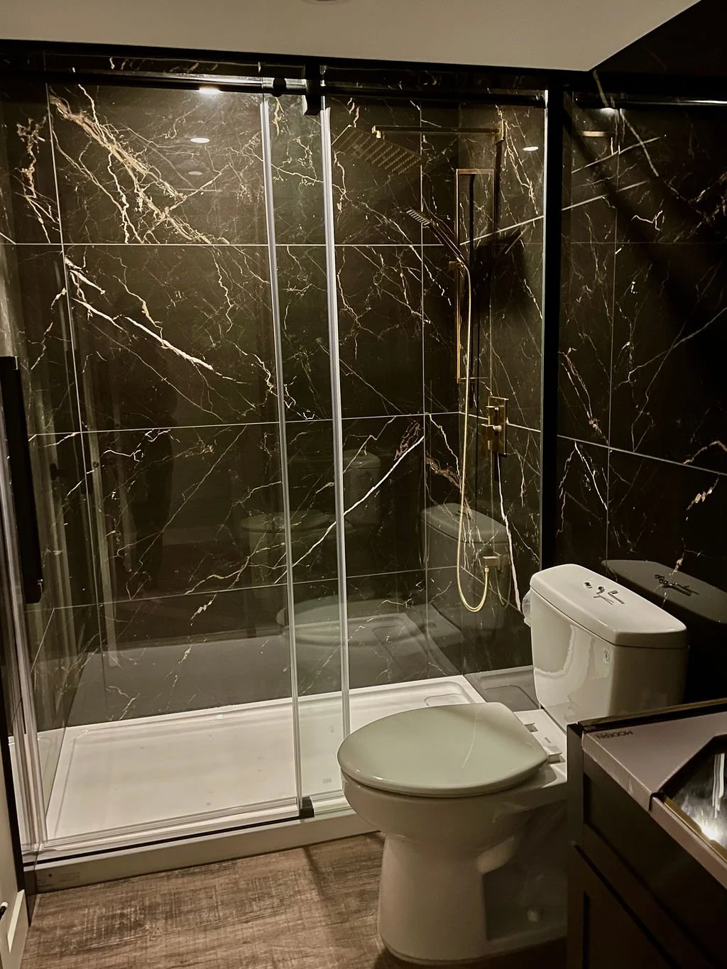 Bathroom 1.jpg