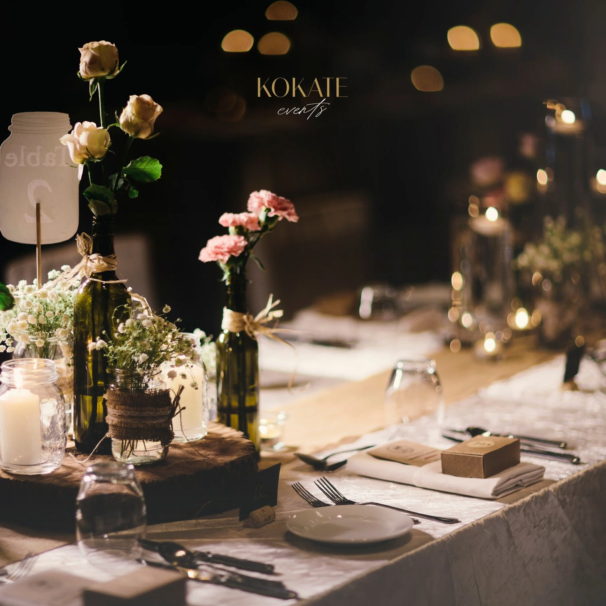 A wedding table that whispers love in every detail. 💛 

Upcycled wine bottles, flickering candles in mason jars, and delicate blooms like roses and baby&rsquo;s breath create a warm, intimate, and romantic setting. 

Rustic wood, burlap, and twine b
