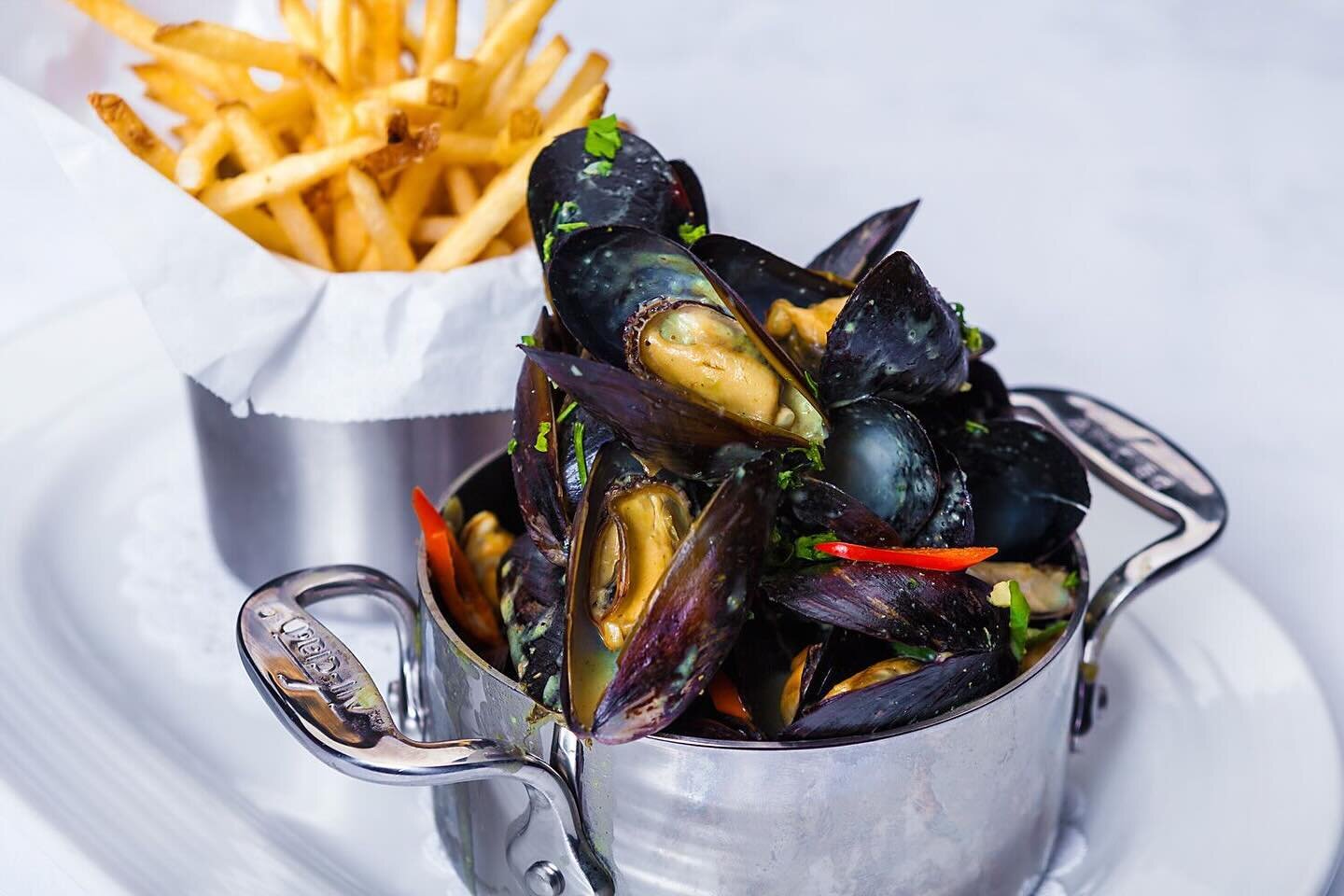 This damp grey weather has us craving some comfort food.  So tonight we&rsquo;re offering our Moules Frites for just $20.  That&rsquo;s right,  Prince Edward Island Mussels with curry coconut milk sauce and delicious, crispy pommes frites for just $2