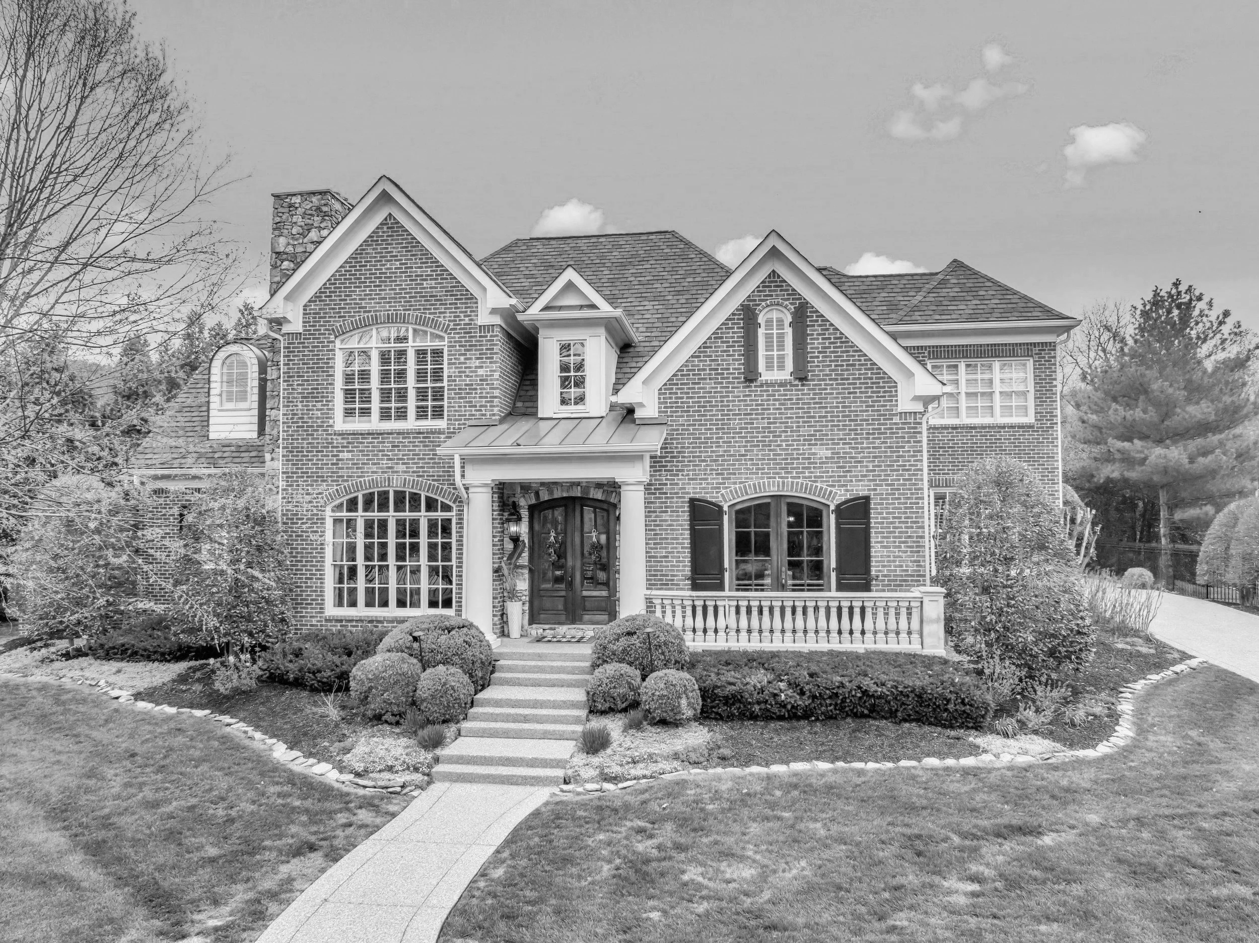 RECENTLY SOLD
($2,800,000)
//
5444 Granny White Pike, Brentwood //
5 BR, 5 BA, 2 HB, 6,786 SF on 1+ acre //
Less than a mile from Radnor Lake State Park
//
Joey Skibbie (615.979.6319) + 
Chris Grimes (615.881.9127)