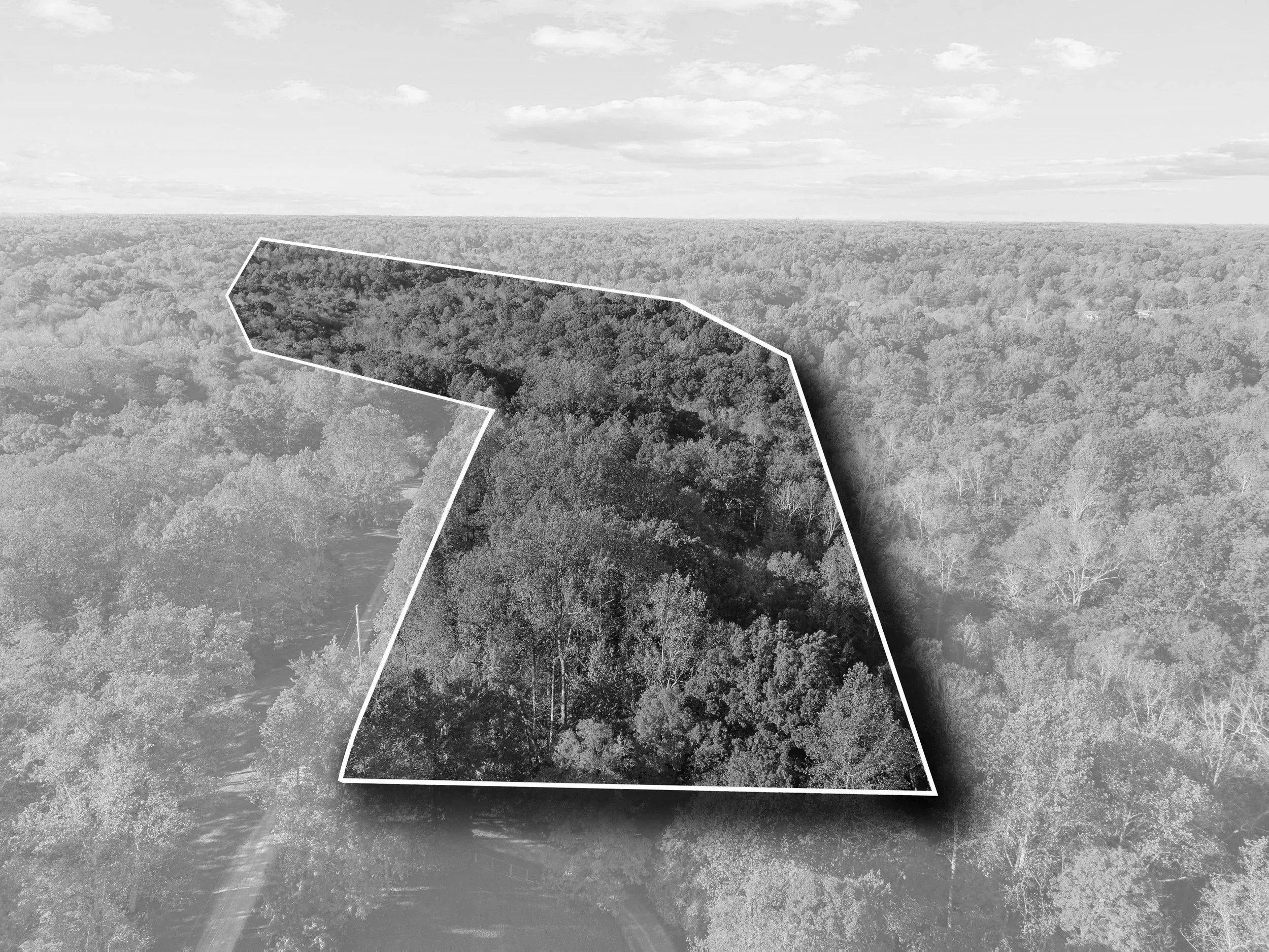 RECENTLY SOLD // $470,000 // Just 6.5 miles from Justin Timberlake's Bounty Club, this Whites Creek retreat on 10.66 wooded acres, offers peaceful country living just minutes from Nashville, often called the “last frontier” of Davidson County and a f