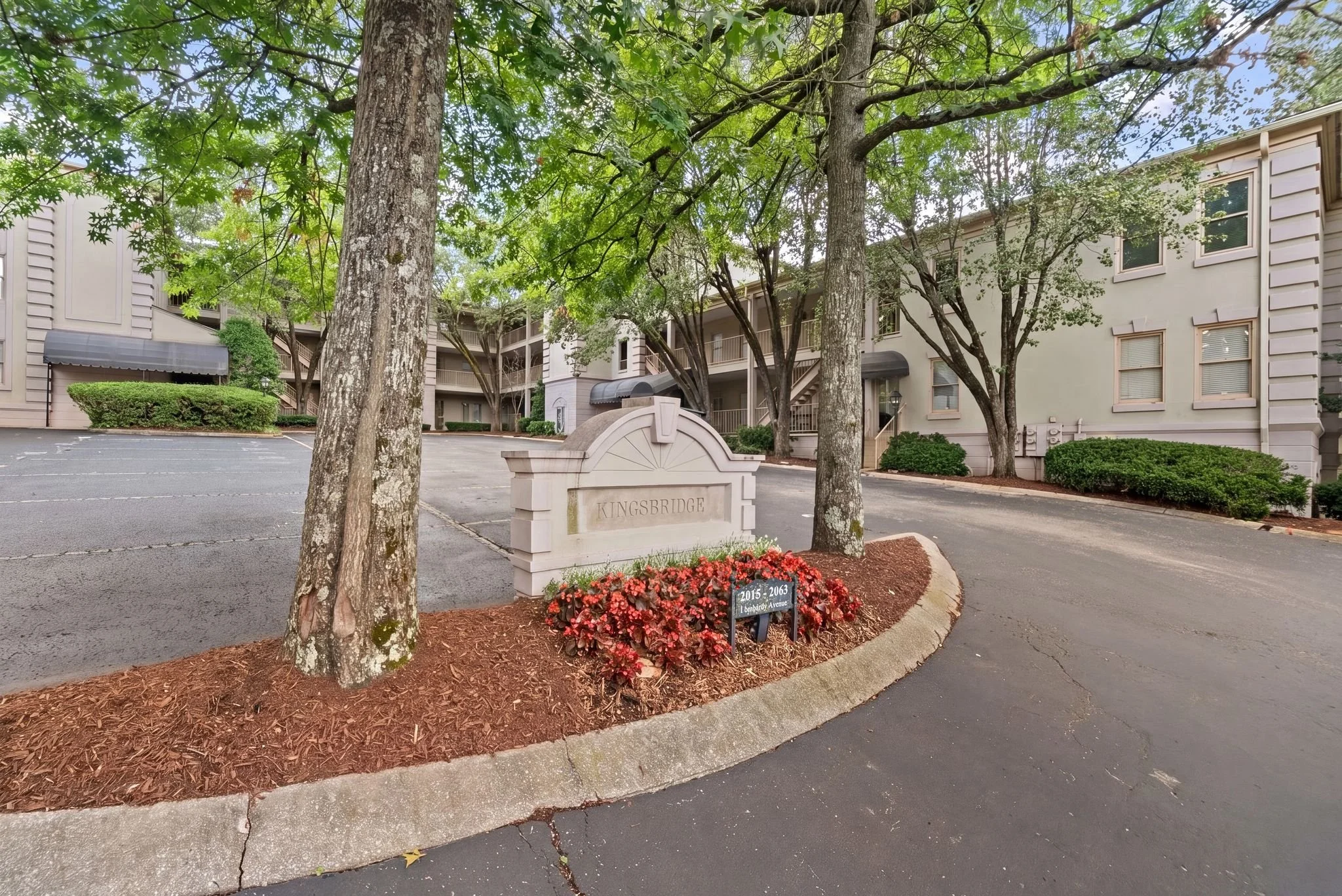AVAILABLE for $510,000 :: 3 BR, 2 BA, 1,534 SF //
 Welcome to the crown jewel of Kingsbridge.  Conveniently positioned in Green Hills, this thoughtfully upgraded 3-bedroom, 2-bath condo is completely move-in ready, with every detail already dialed in