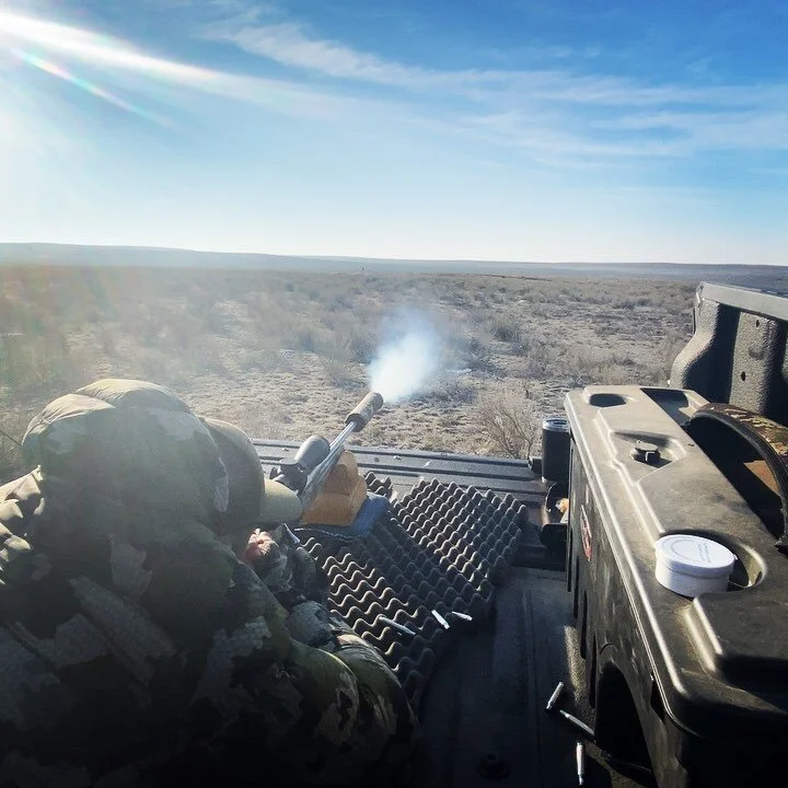 🔈🔉🔊👂 Shot my tikka 270win 1000 yards this morning for the first time using @underwoodammo! Listen hard at the end for the ding. 

#270win @tikkafirearms #tikkat3x #underwoodammunition #pewpew #2a #kuiu #kuiunation #shotplacement