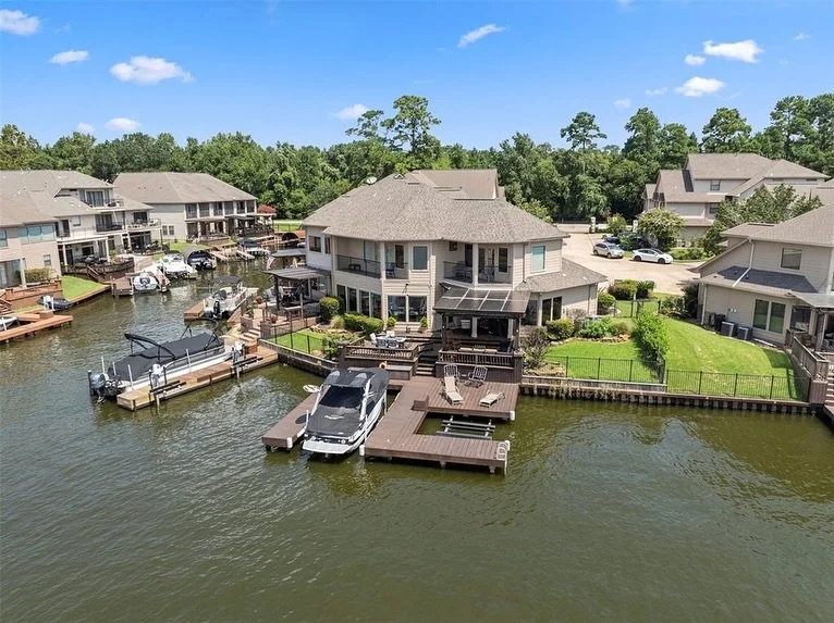 For Rent – $3,400/month
📍 331 Old Aqua Landing, Montgomery, TX 77356
Live the ultimate lakefront lifestyle in this absolutely gorgeous Lake Conroe waterfront townhome! Offering direct deep-water access, this home combines comfort, elegance, a