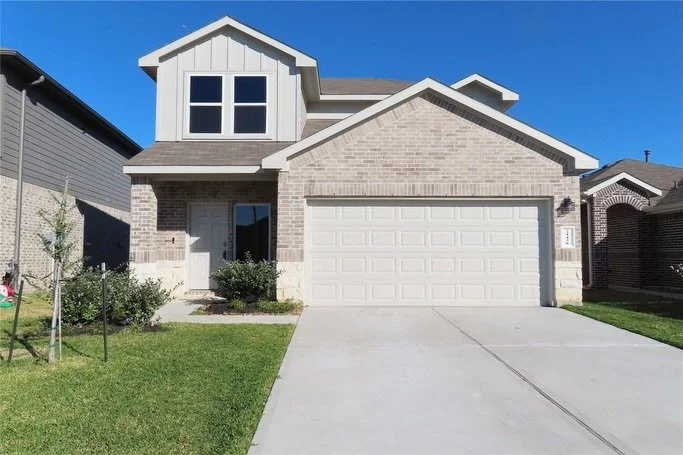 Perfect Location! | For Rent in Spring

Looking for space, comfort, and convenience? This beautiful two-story home in Spring is ready for immediate move-in!

The Highlights: ✅ Master Bedroom on the 1st Floor ✅ 3 Bedrooms + Game Room on the 2nd Floor 