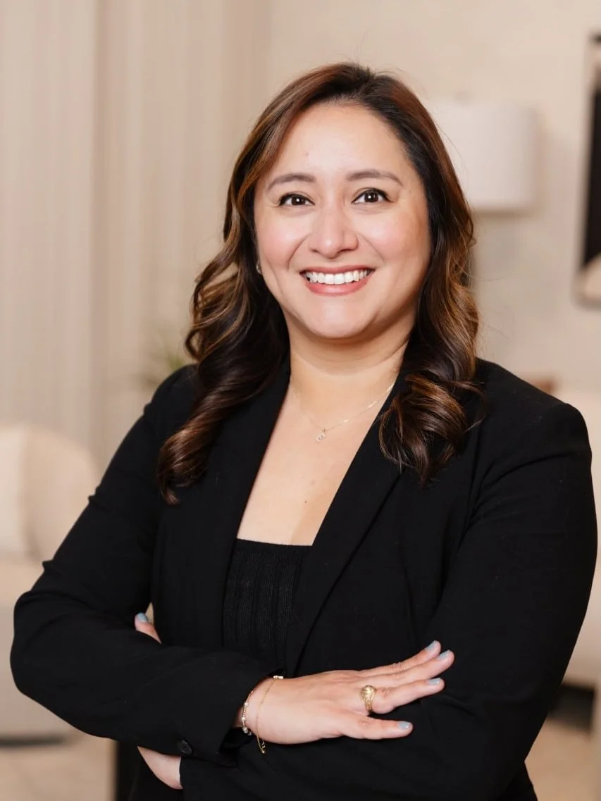 Reintroducing myself because life looks a little different these days ✨

Hi, I&rsquo;m Elyssin Corona Perez 👋
Wife, mom of two very active boys, professional snack packer, and Houston Realtor.

When I&rsquo;m not chasing my kids or helping clients f