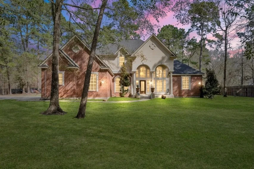 Welcome to 30322 Highland Blvd in Magnolia, TX ✨ a spacious 5-bedroom, 4.5-bath home sitting on 1.2 unrestricted acres. Designed for both everyday living and entertaining, this property features two primary suites, generous living spaces, and plenty 