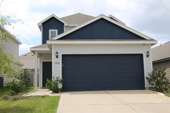 Now for lease in Conroe! 🏡✨
Welcome to this well-kept 4-bedroom, 2.5-bath home offering plenty of space and a functional open-concept layout, perfect for everyday living and entertaining. All bedrooms are generously sized, and the game room provides