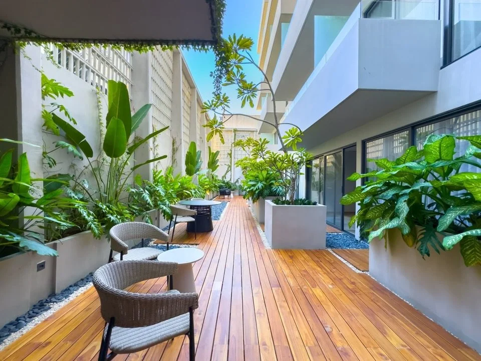 Modern living in the heart of Playa del Carmen 🌴✨
A stylish studio in ALTRA, just steps from 5th Avenue and the beach, featuring luxury amenities and strong investment potential. Rent it from day one and start generating income immediately.

📍 Play