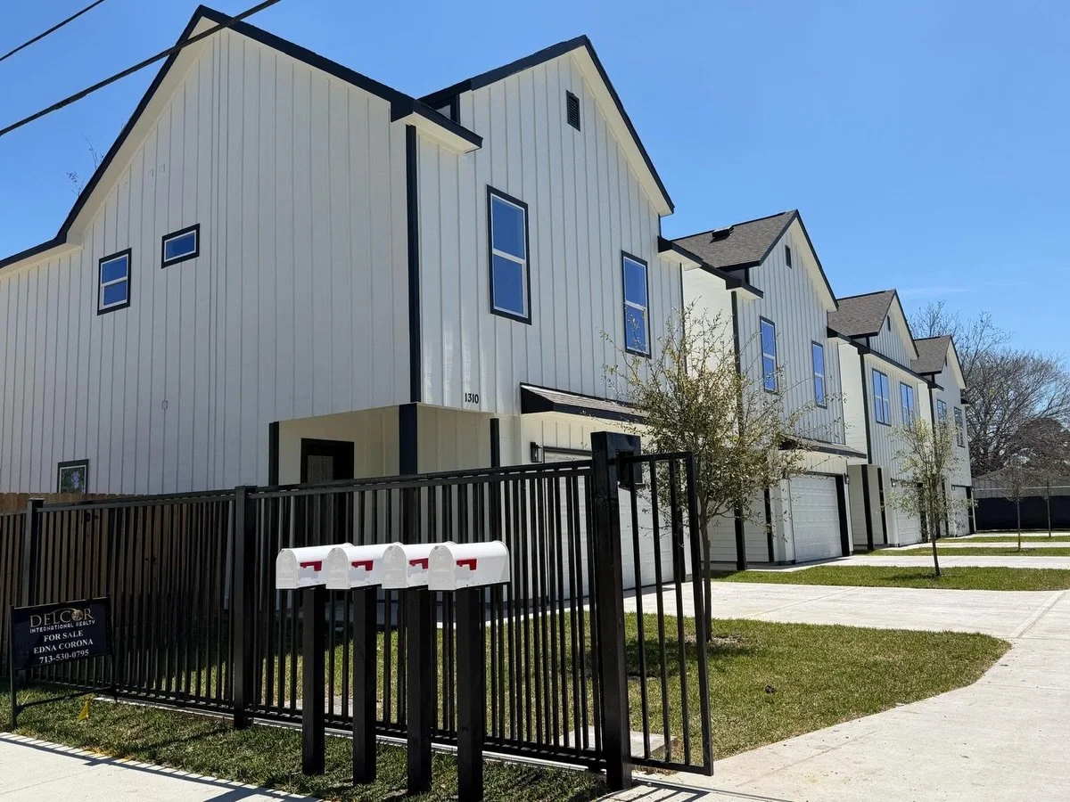 New construction near Downtown Houston ✨  4 beautifully designed homes offering modern finishes, open layouts, and the space you need to feel at home.

3 bedrooms | 2 bathrooms
Quartz countertops | Custom cabinetry
Covered patio + spacious backyard

