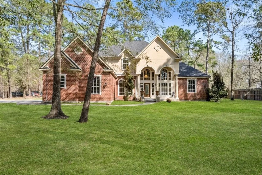 🏡 Space, privacy, and endless possibilities await at 30322 Highland Blvd in Magnolia, TX.

Set on 1.2 unrestricted acres, this stunning 5-bedroom, 4.5-bath home was built for elevated living and effortless entertaining. With two primary suites, expa