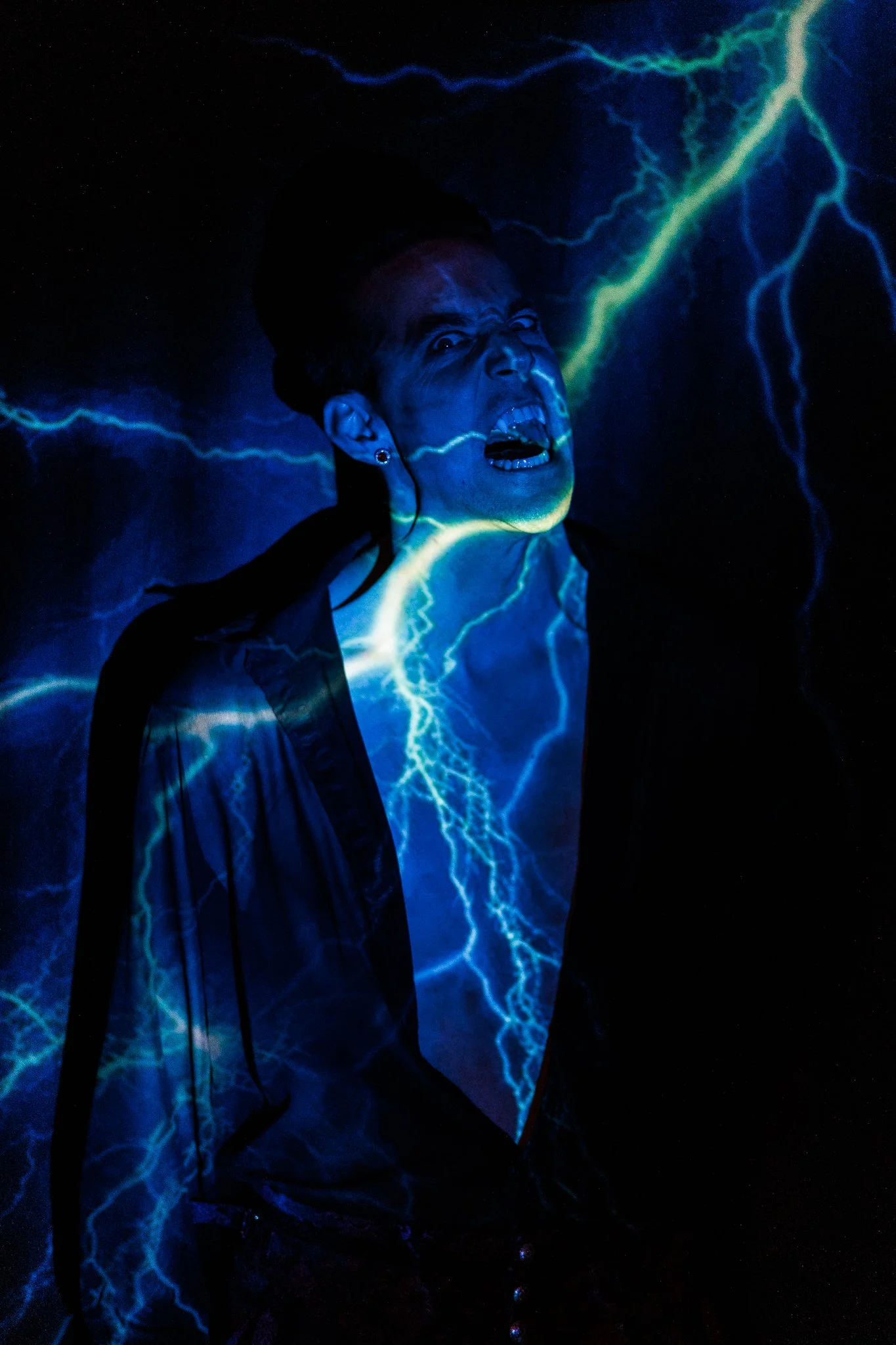 055-Dracula_Promos_929A7729_Online.jpg