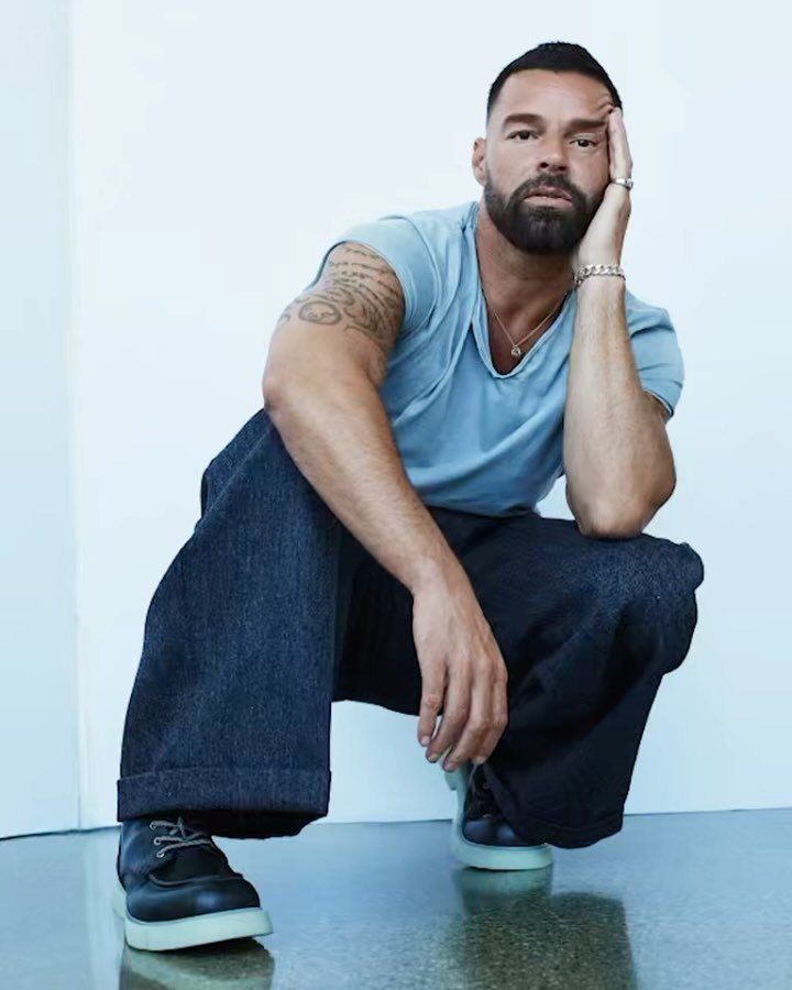 Ricky Martin. @ricky_martin for @peopleenespanol wears @jonasstudionyc #jewelry styled by: @dvlstylist #mens #yayapublicity #rickymartin