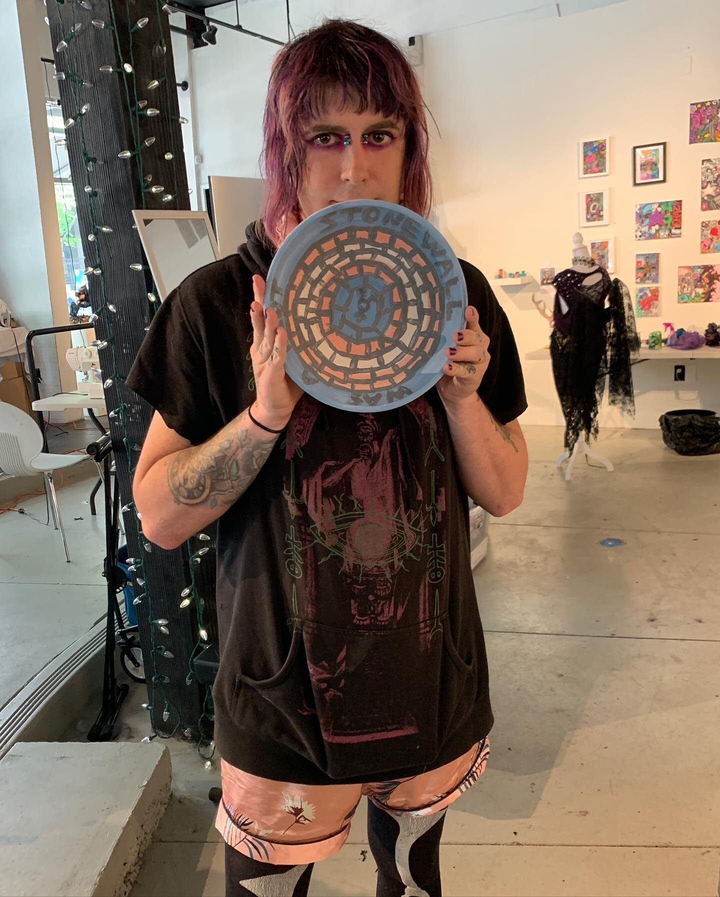 Happy #pride month y&rsquo;all, im loving this bowl Violet painted yesterday at @gathermakeshelter. 

Alt text:
Pictured is a girl with pink hair and a cool cut-up sweatshirt holding a bowl she just painted. It has bricks in the colors of the trans f