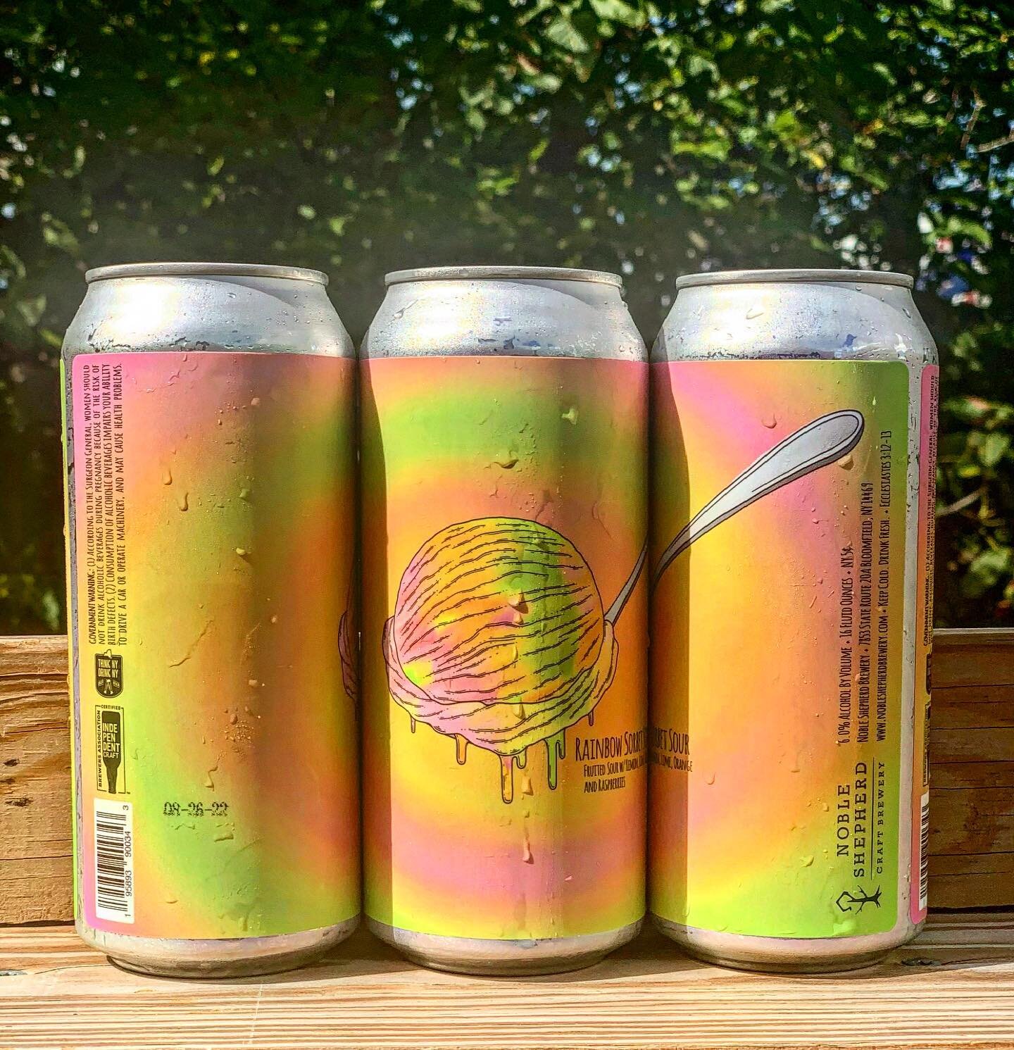 Rainbow Sorbet Sour is freshly canned and ready to go! (kettle sour conditioned on orange🍊 , lime, lemon 🍋, raspberry, marshmallows &amp; vanilla beans 6% ABV)
@anthonyy_walkerr is always making some sweet looking labels for us. Much appreciated si